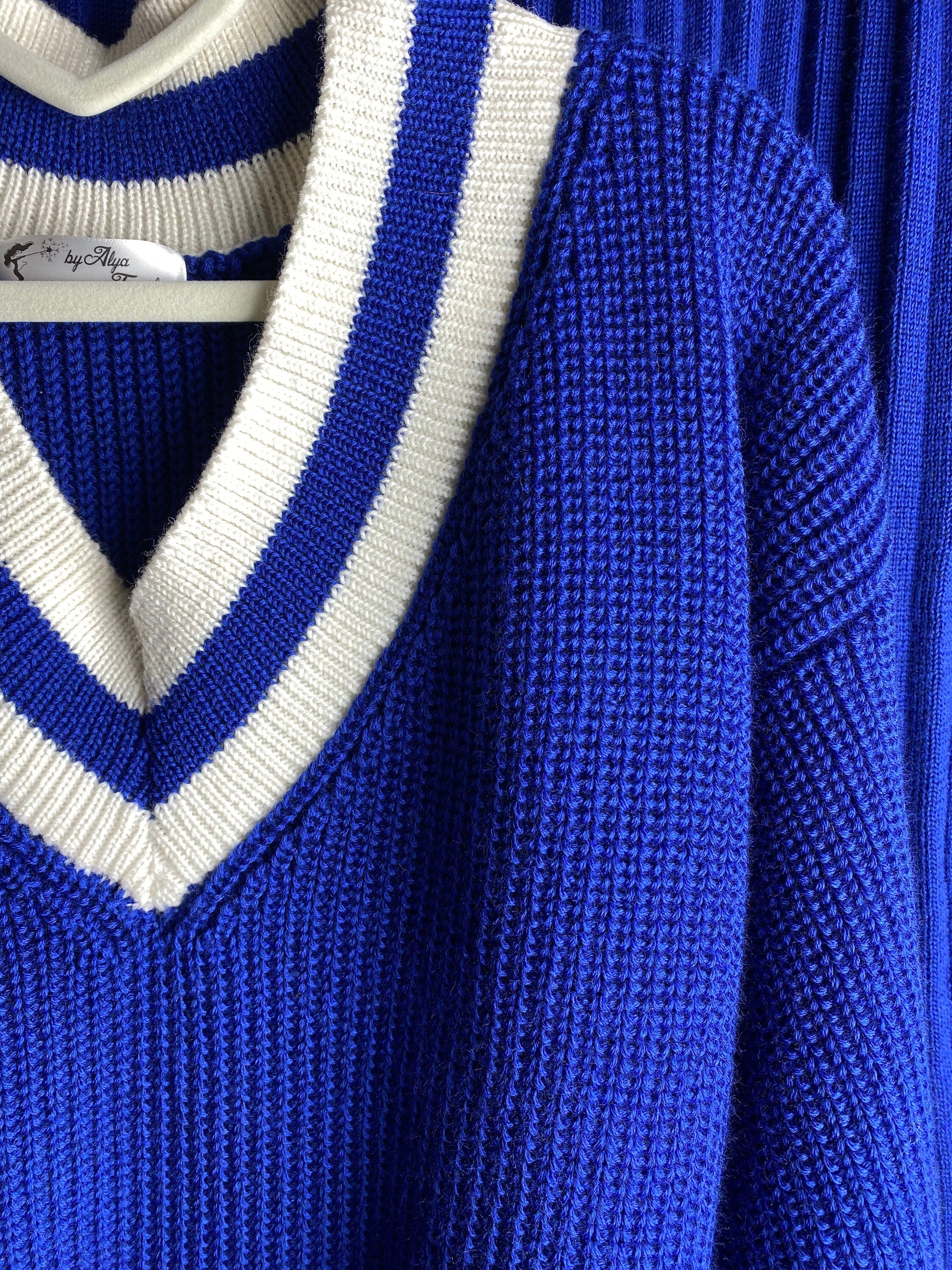 Knitted merino wool V neck Blue White sweater women Blue merino knit pullover Bright sweater Womens Chunky knit oversize pullover