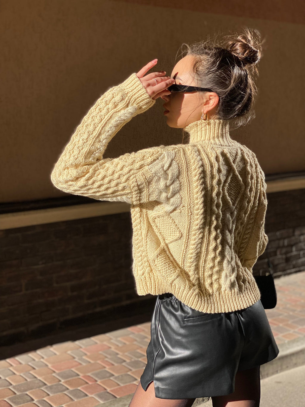 Hand knit sweater Chunky knit turtleneck pullover Oversize crop sweater Women cable knit sweater White Cream Ivory