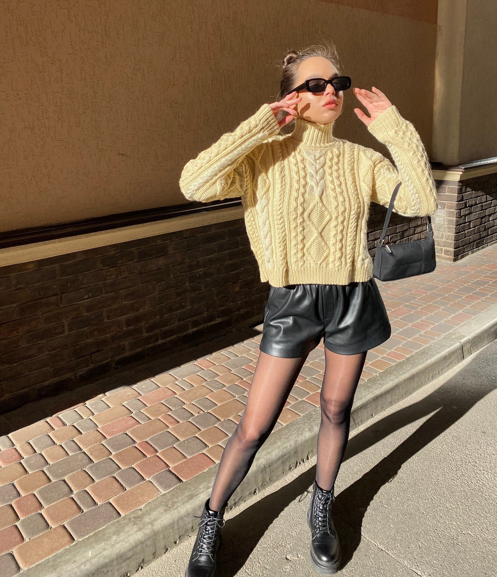 Hand knit sweater Chunky knit turtleneck pullover Oversize crop sweater Women cable knit sweater White Cream Ivory