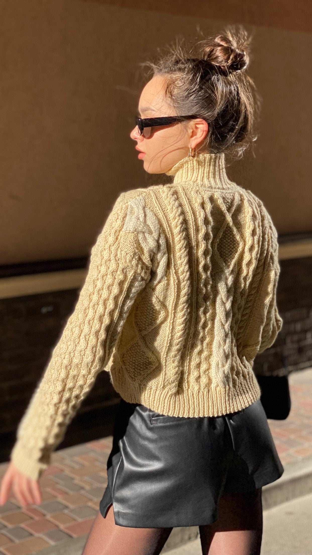 Hand knit sweater Chunky knit turtleneck pullover Oversize crop sweater Women cable knit sweater White Cream Ivory