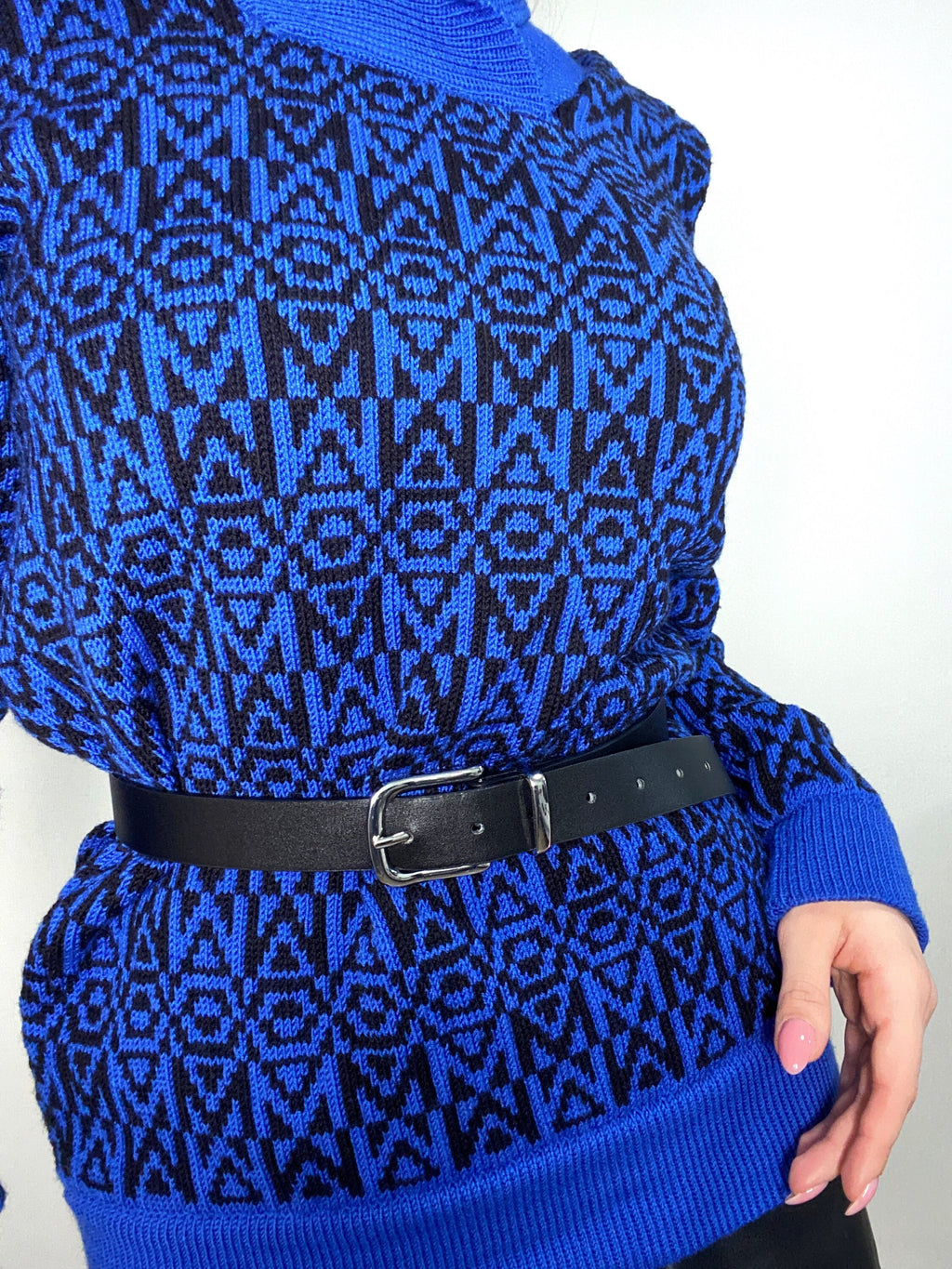 Vintage sweater Blue black sweater women Hand knit merino wool sweater V-collar sweater Sweater with print