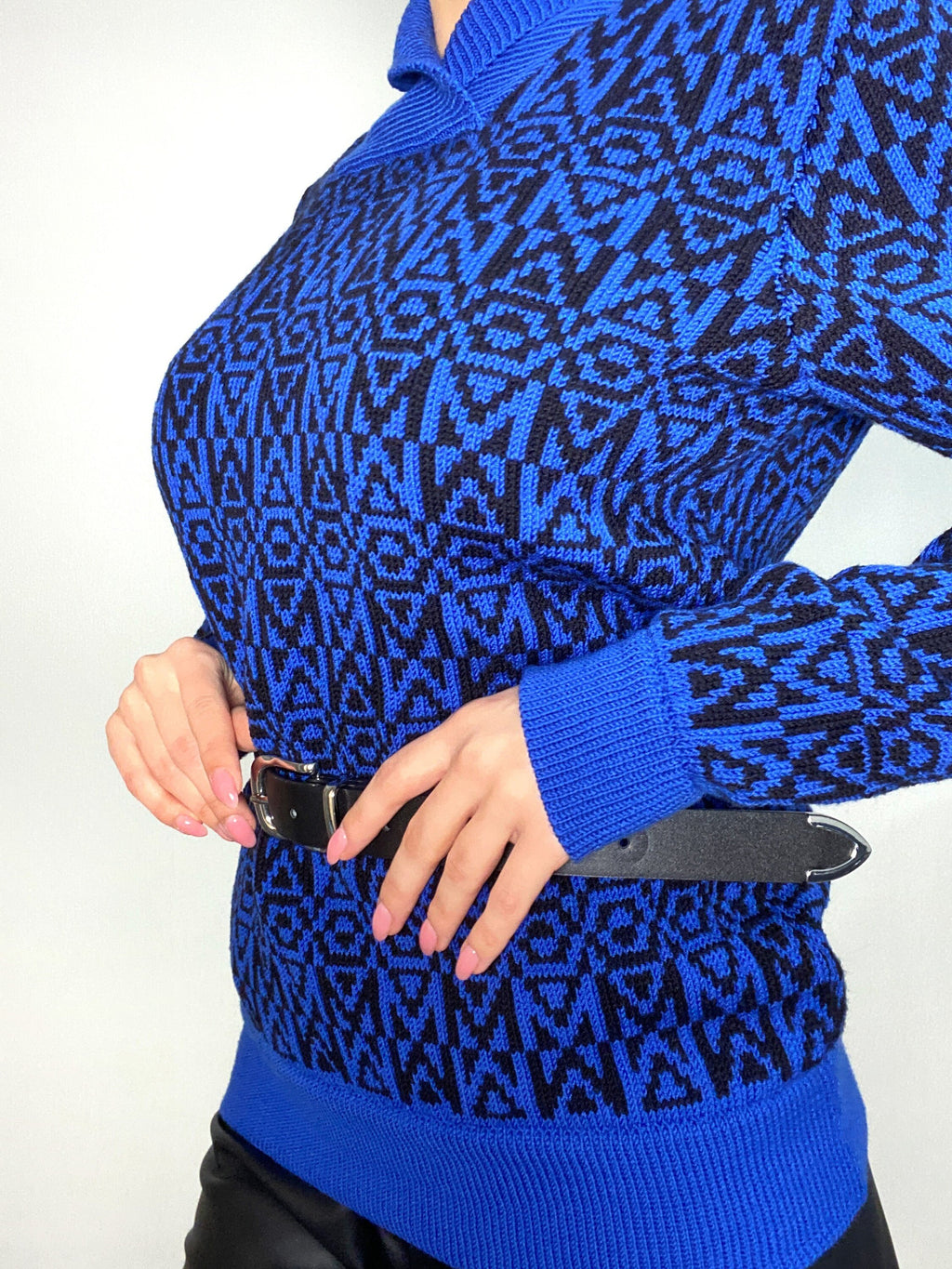 Vintage sweater Blue black sweater women Hand knit merino wool sweater V-collar sweater Sweater with print