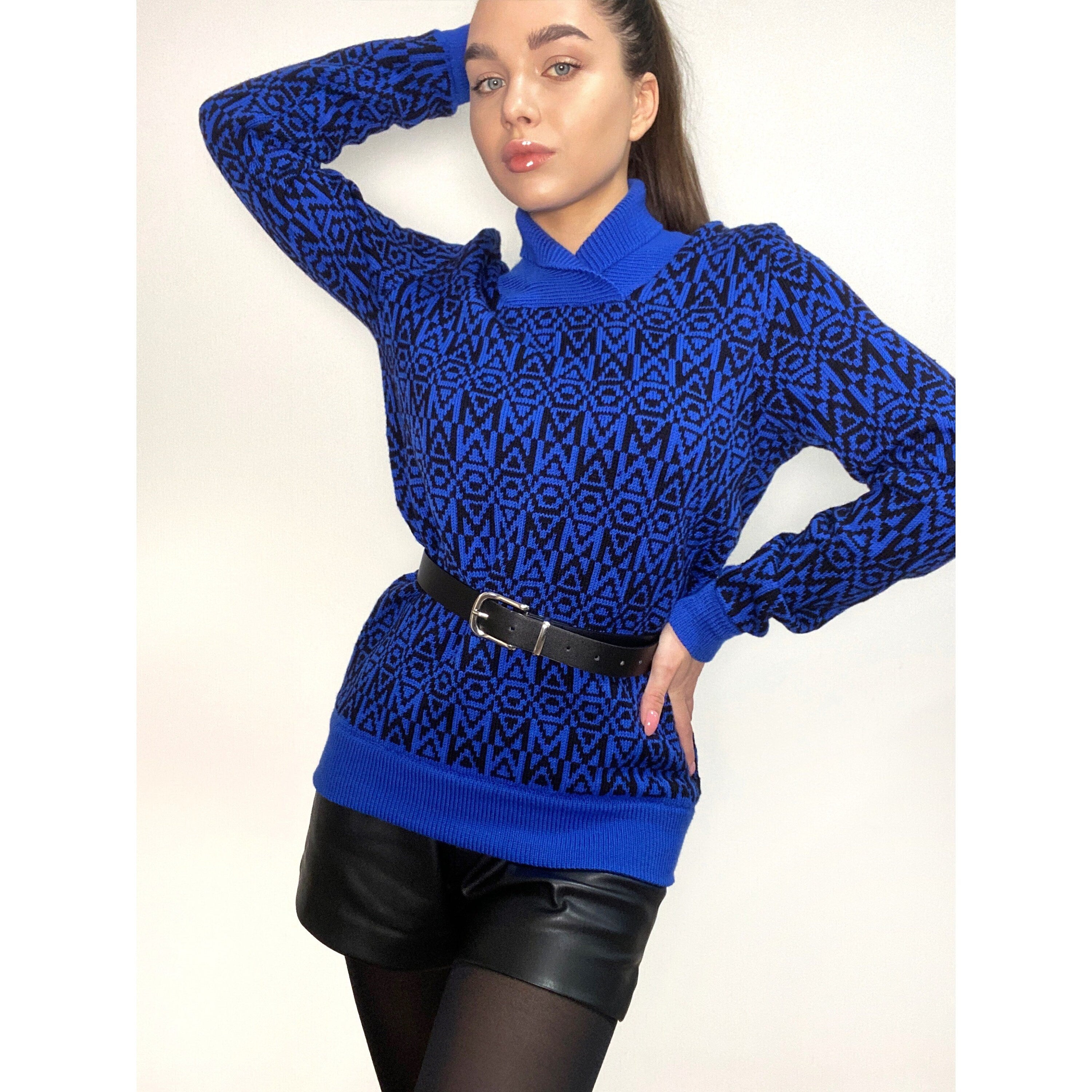 Vintage sweater Blue black sweater women Hand knit merino wool sweater V-collar sweater Sweater with print
