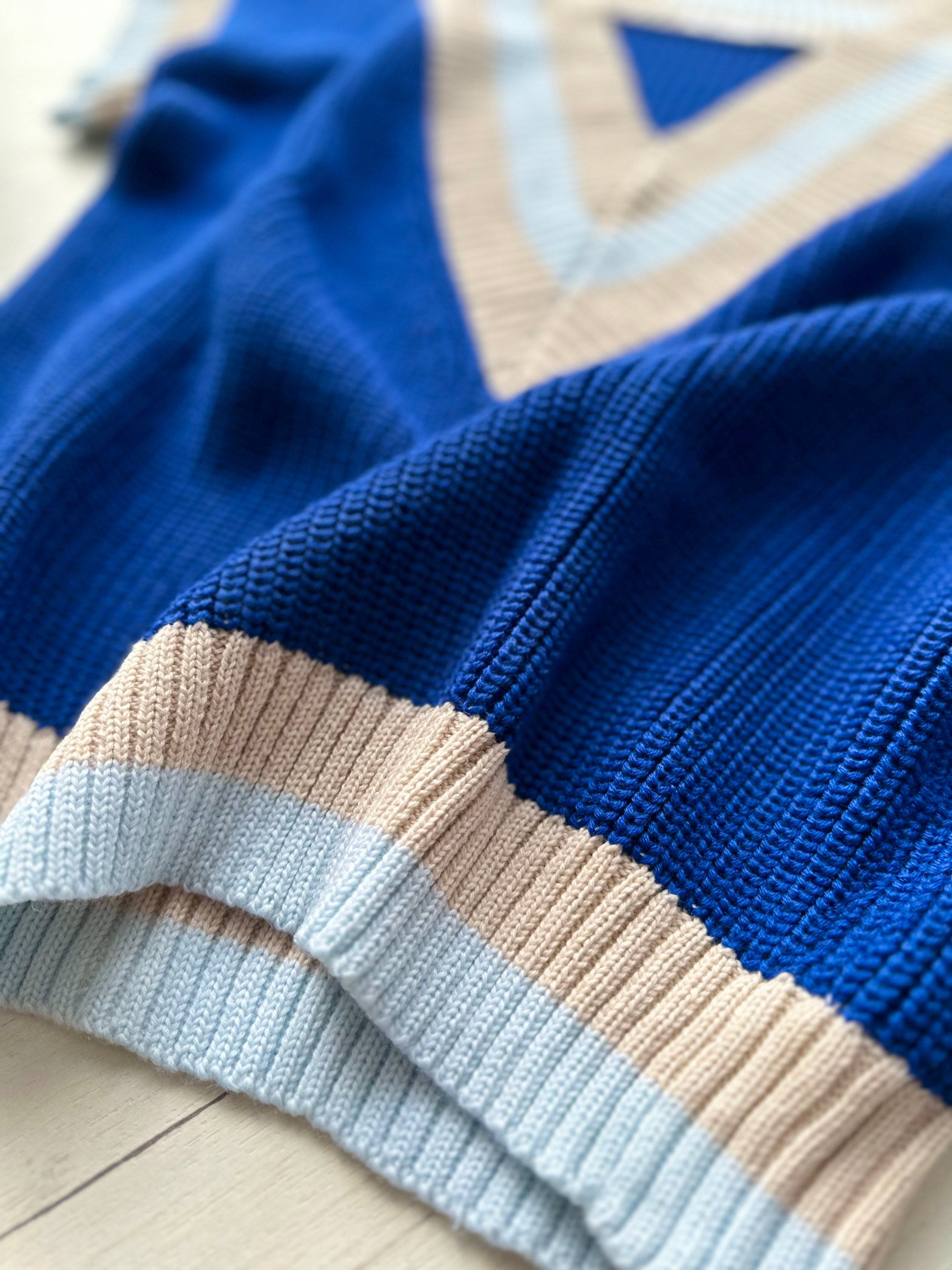 Classic knit sweater vest Chunky V-Neck sweater Sleeveless Vest Blue womens vest Oversize sweater top Sleeveless Pullover Loose Sweater
