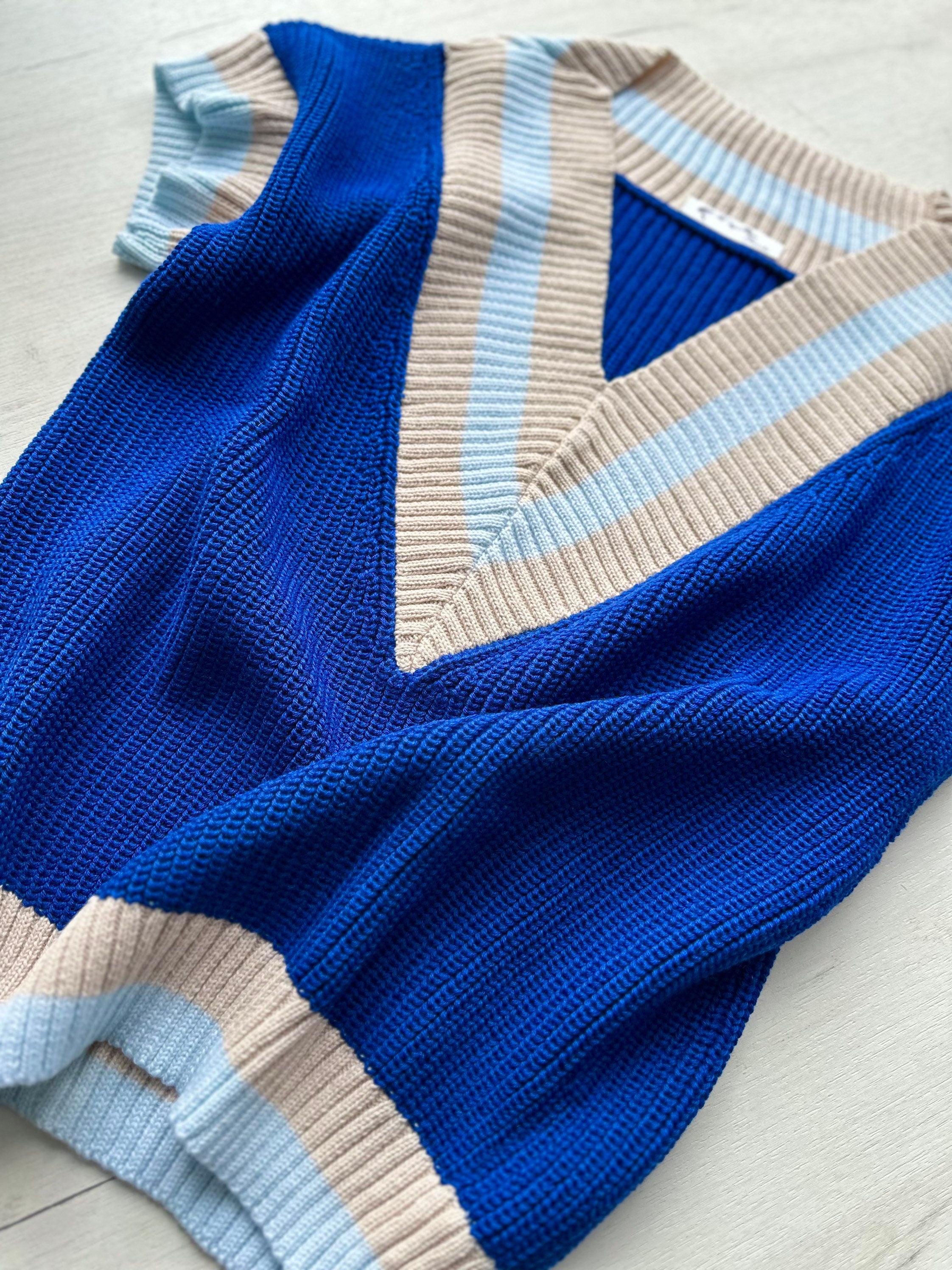 Classic knit sweater vest Chunky V-Neck sweater Sleeveless Vest Blue womens vest Oversize sweater top Sleeveless Pullover Loose Sweater