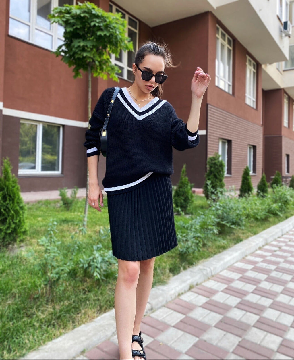Knitted black White Suit Set Sweater Knee Pleated Skirt Knit Pleated A-Line Tennis Skirt & V-Neck Sweater Cricket sweater Knit tennis jumper