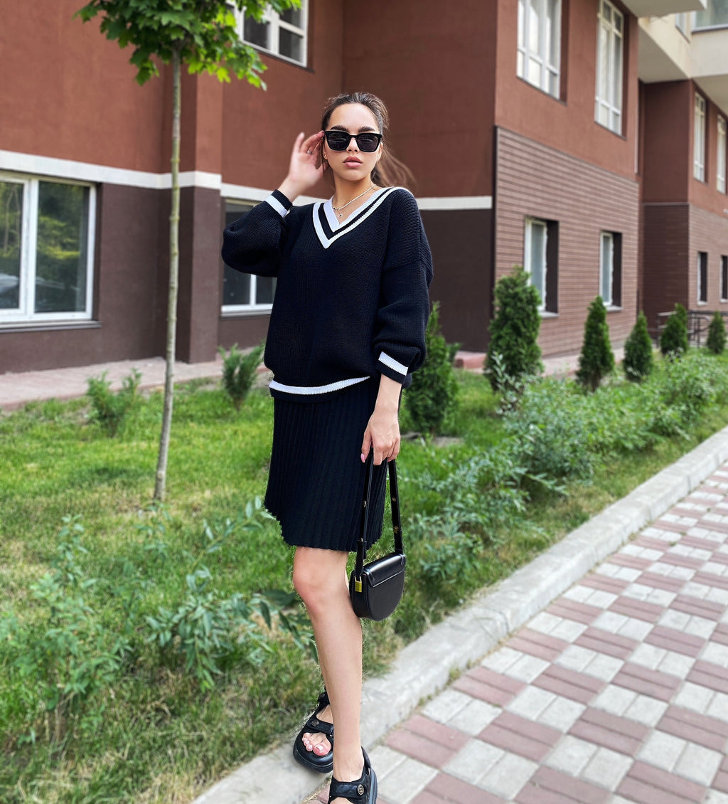 Knitted two pieces black Suit Set Sweater Knee Pleated Skirt Knit Pleated A-Line Tennis Skirt V-Neck Sweater Cricket Knit tennis sweater