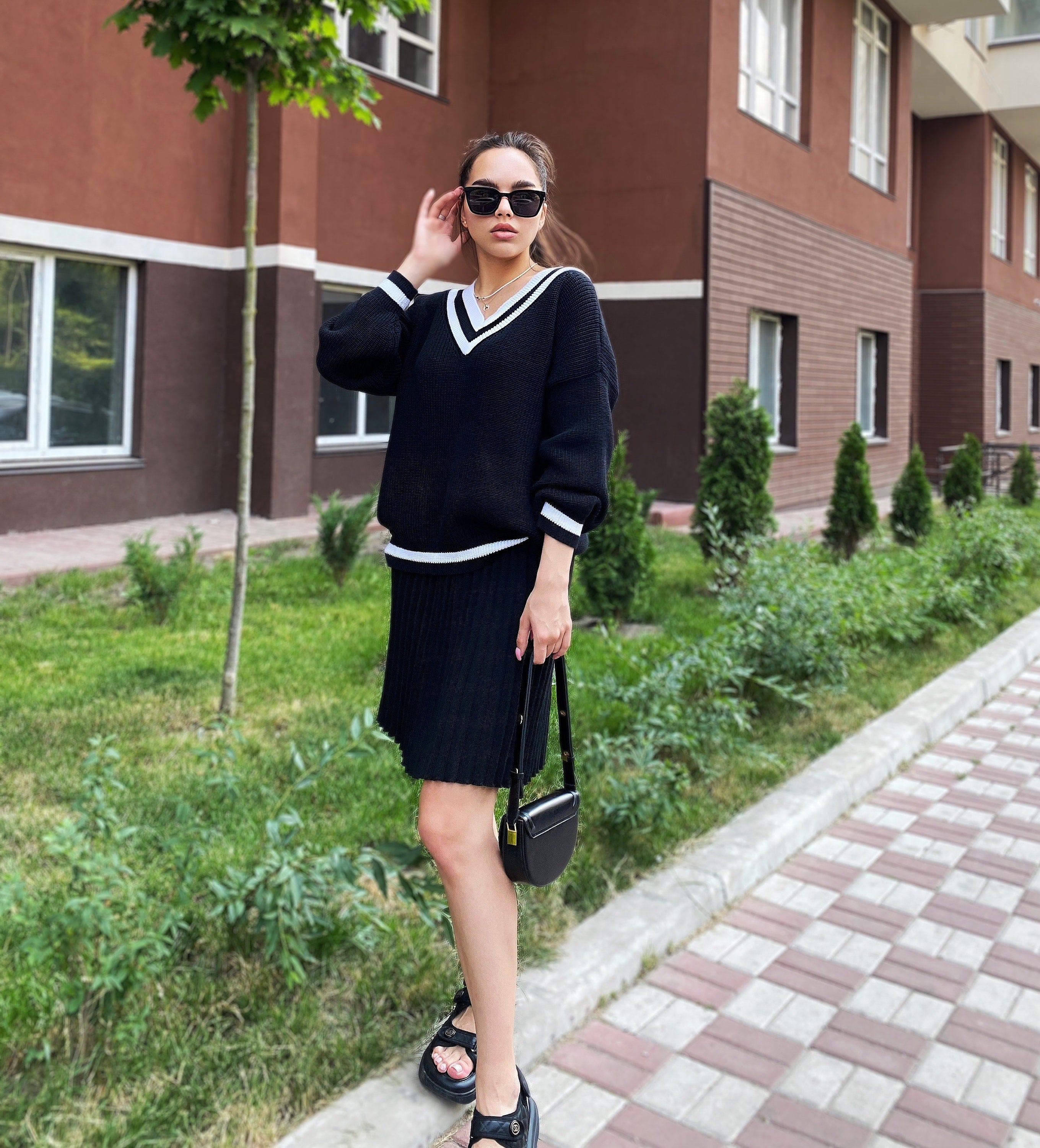 Knitted two pieces black Suit Set Sweater Knee Pleated Skirt Knit Pleated A-Line Tennis Skirt V-Neck Sweater Cricket Knit tennis sweater