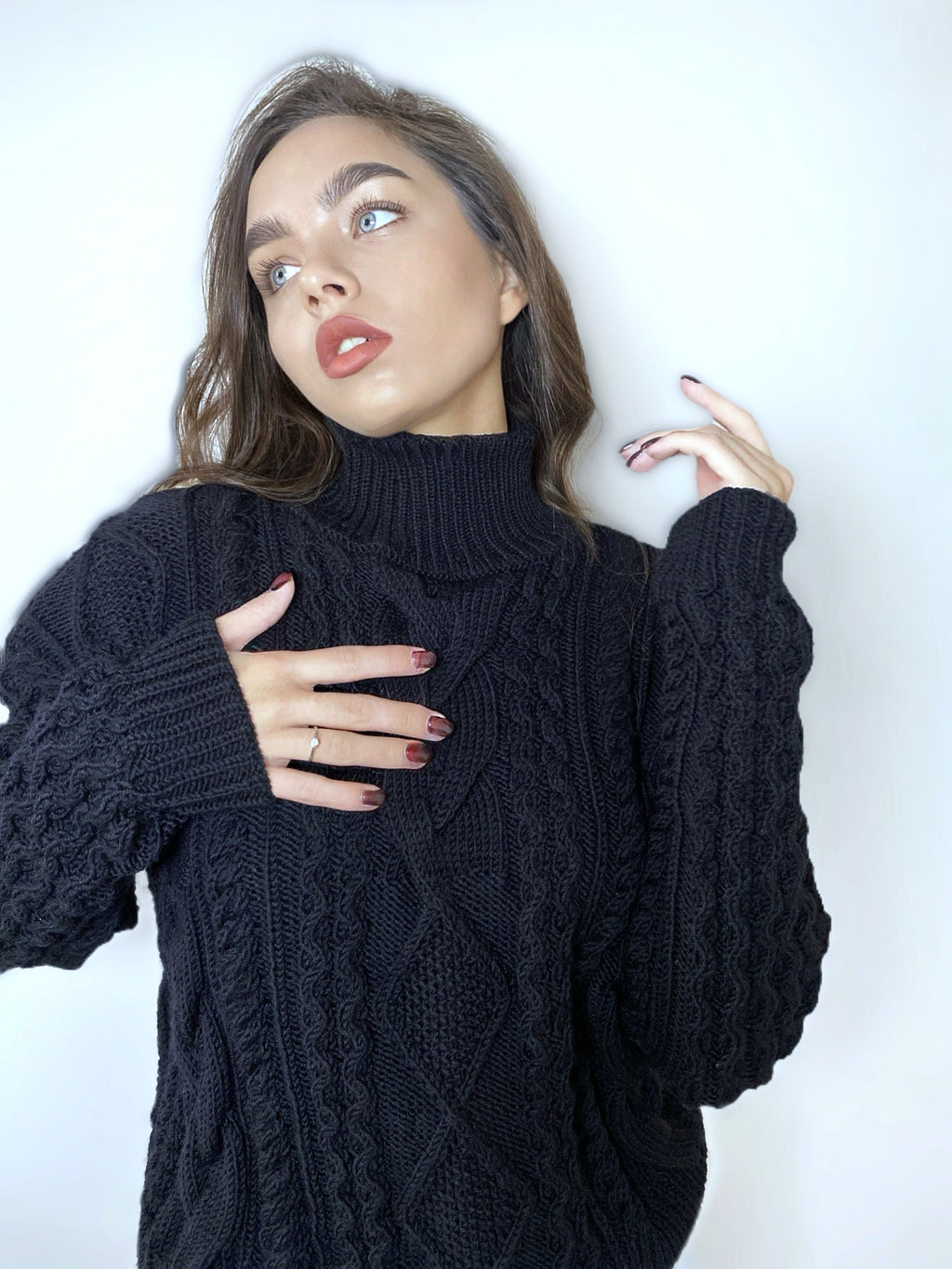 Hand knit soft merino wool sweater Chunky knit organic cotton turtleneck pullover Oversize crop sweater Women cable knit sweater Black White