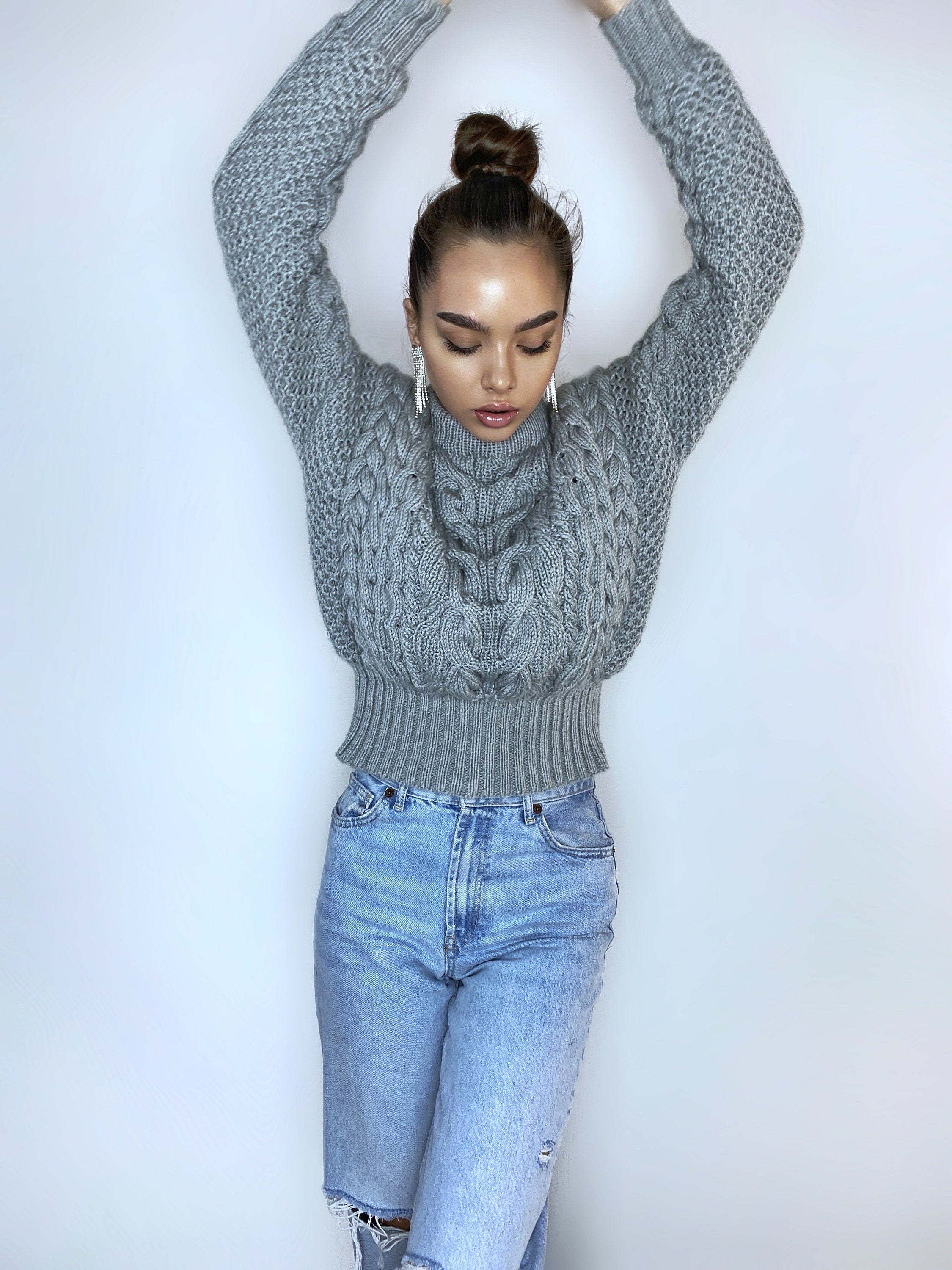 Gray soft merino mixture knitted Sweater Women/Hand Knitted Jumper/Crop Sweater/Cable Knit/Loose Knit/Oversized/High Waist Knitted Sweater