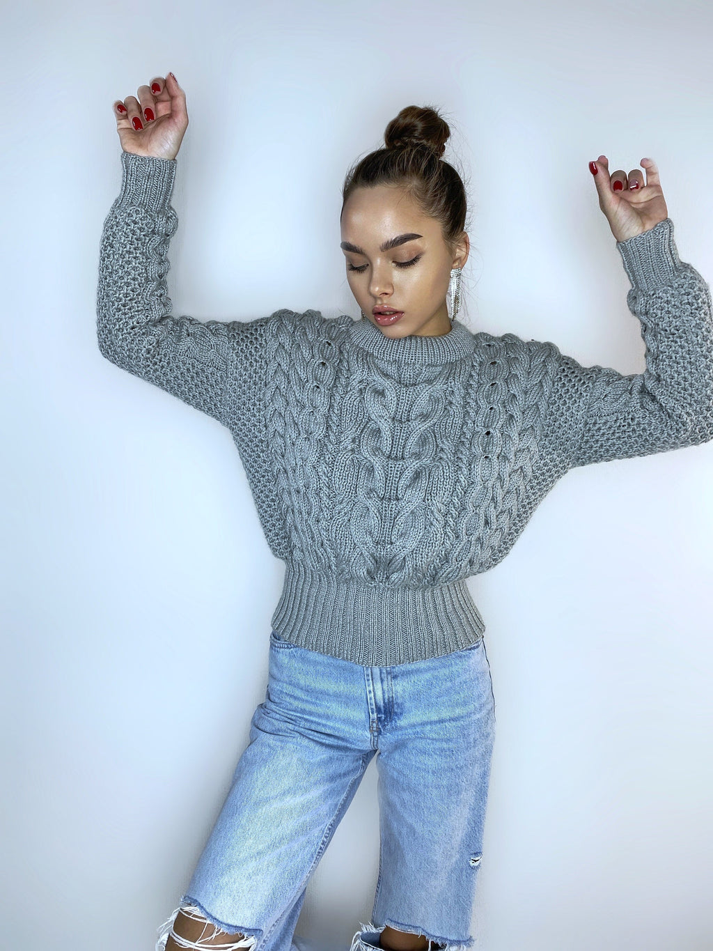 Gray soft merino mixture knitted Sweater Women/Hand Knitted Jumper/Crop Sweater/Cable Knit/Loose Knit/Oversized/High Waist Knitted Sweater