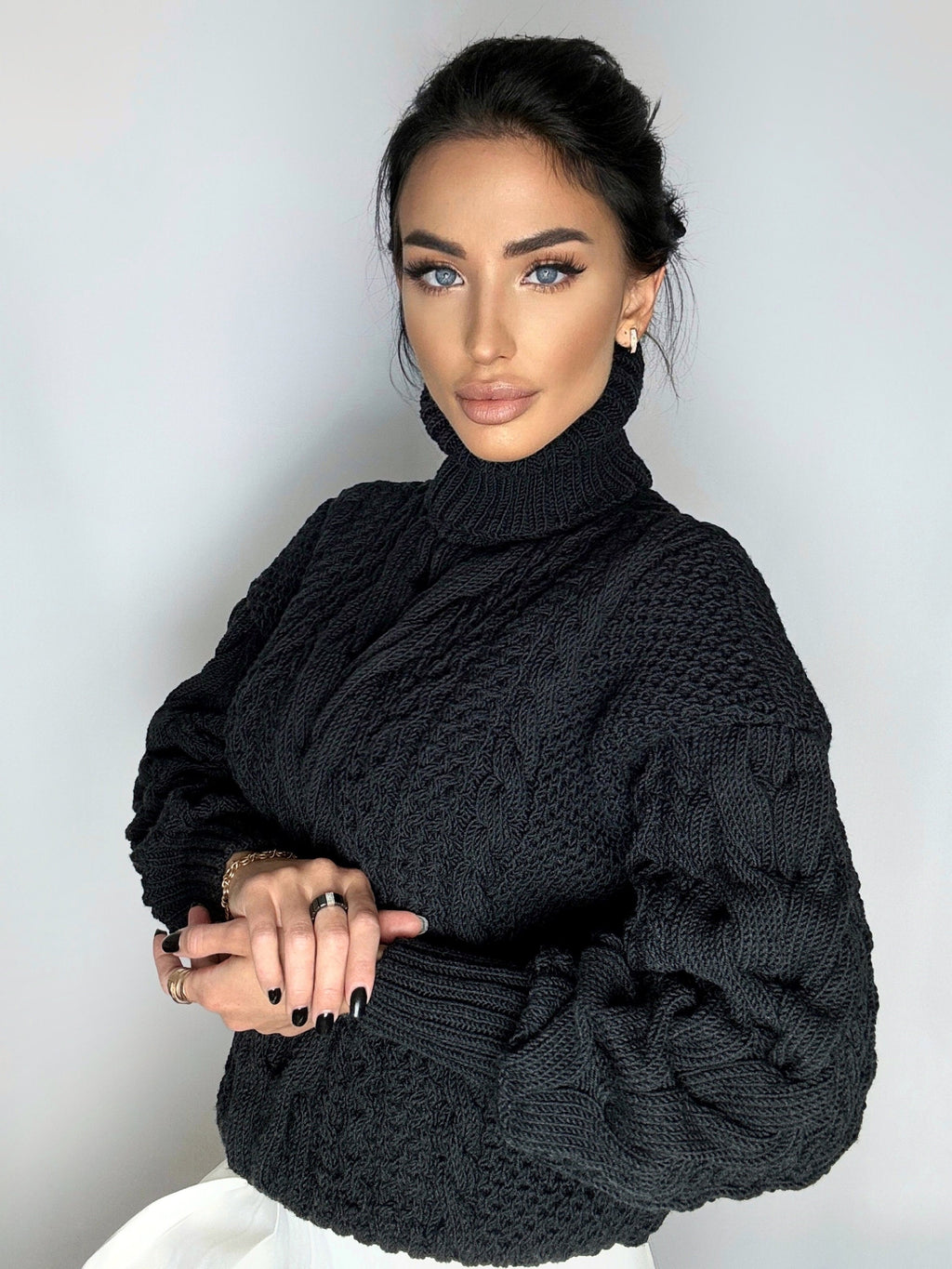 Hand knitted soft merino wool black sweater Chunky Knit Turtleneck Oversized Pullover Womens Cable knit Jumper winter sweater