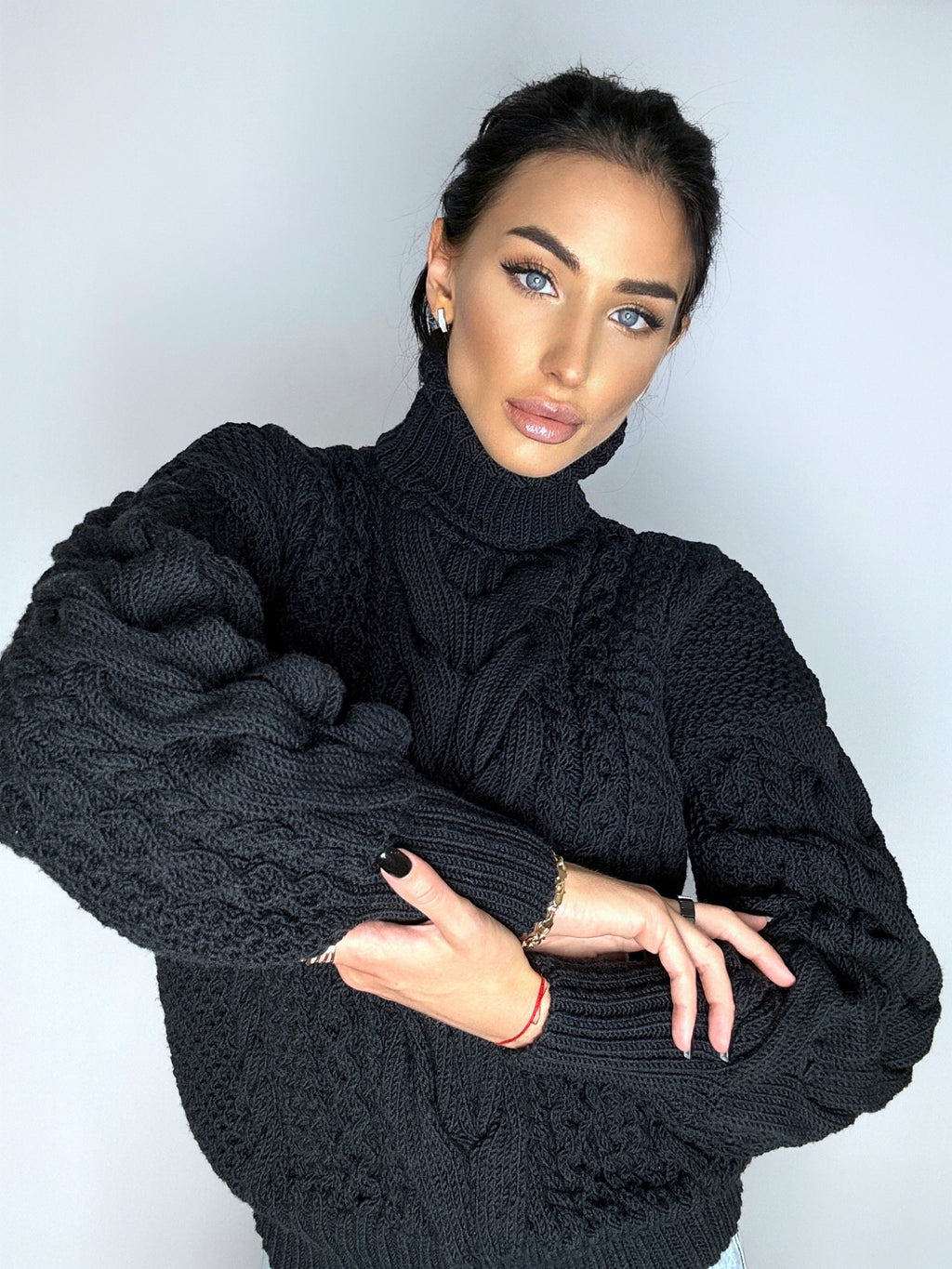 Hand knitted soft merino wool black sweater Chunky Knit Turtleneck Oversized Pullover Womens Cable knit Jumper winter sweater
