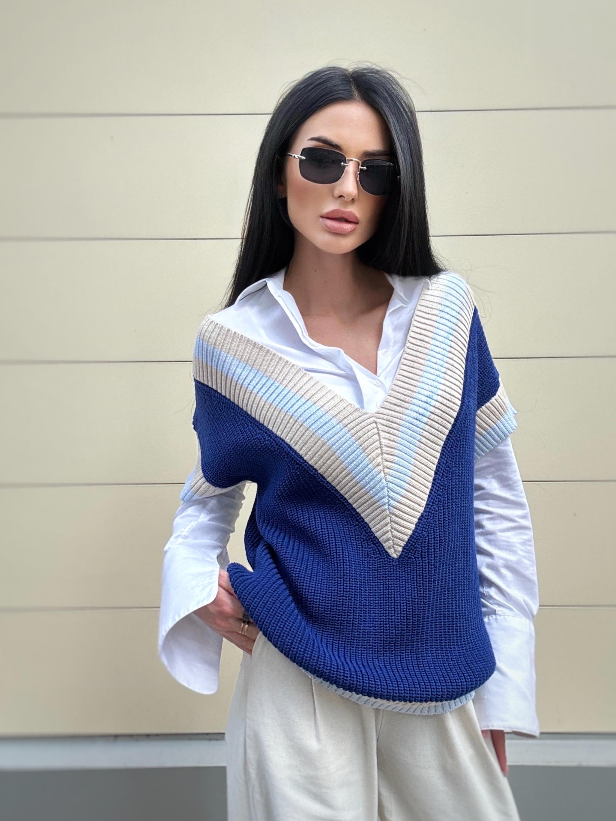 Cable knitted blue beige merino wool sweater vest womens Chunky V-Neck sweater Sleeveless vest Oversized sweater top Pullover Loose Sweater