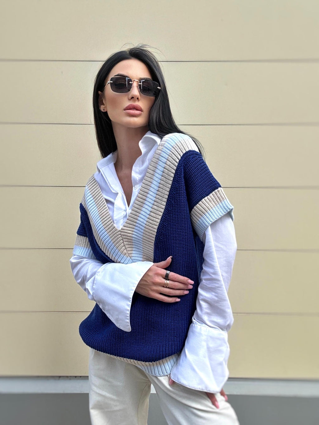 Cable knitted blue beige merino wool sweater vest womens Chunky V-Neck sweater Sleeveless vest Oversized sweater top Pullover Loose Sweater