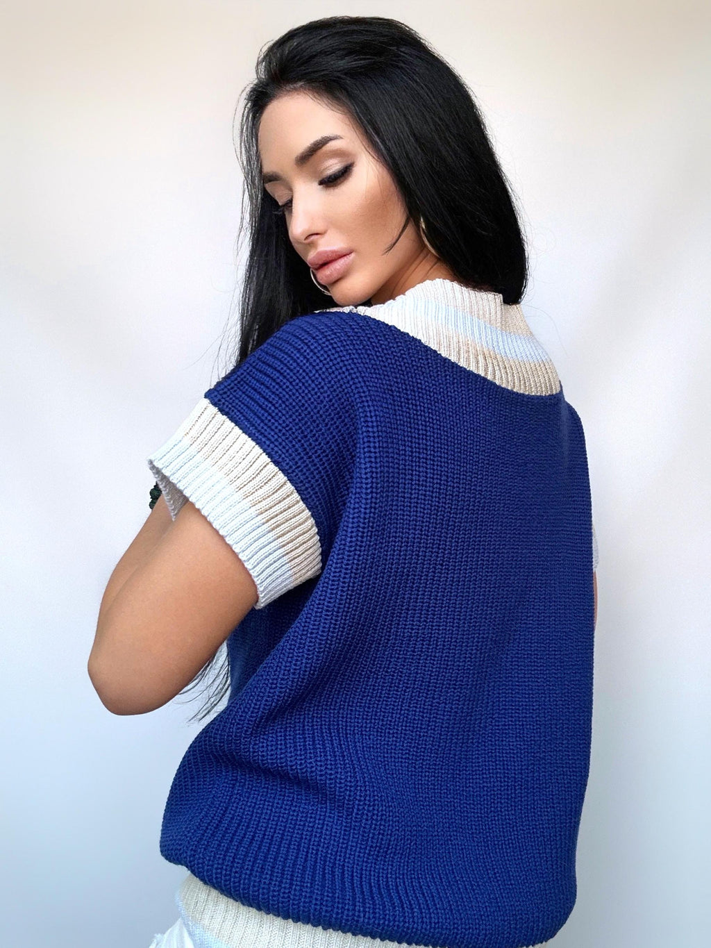 Cable knitted blue beige merino wool sweater vest womens Chunky V-Neck sweater Sleeveless vest Oversized sweater top Pullover Loose Sweater