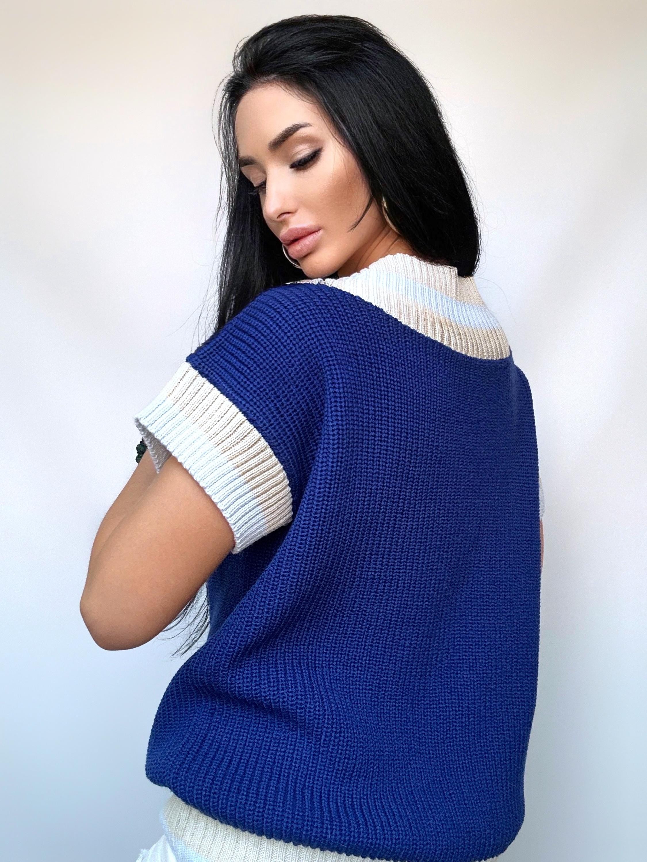 Cable knitted blue beige merino wool sweater vest womens Chunky V-Neck sweater Sleeveless vest Oversized sweater top Pullover Loose Sweater