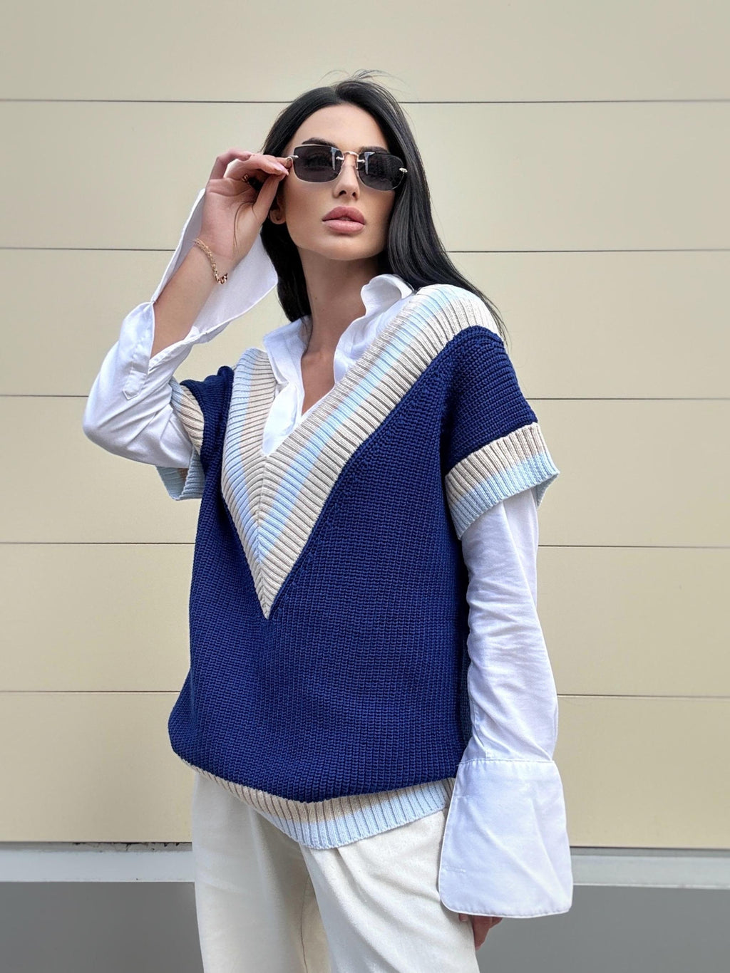 Cable knitted blue beige merino wool sweater vest womens Chunky V-Neck sweater Sleeveless vest Oversized sweater top Pullover Loose Sweater