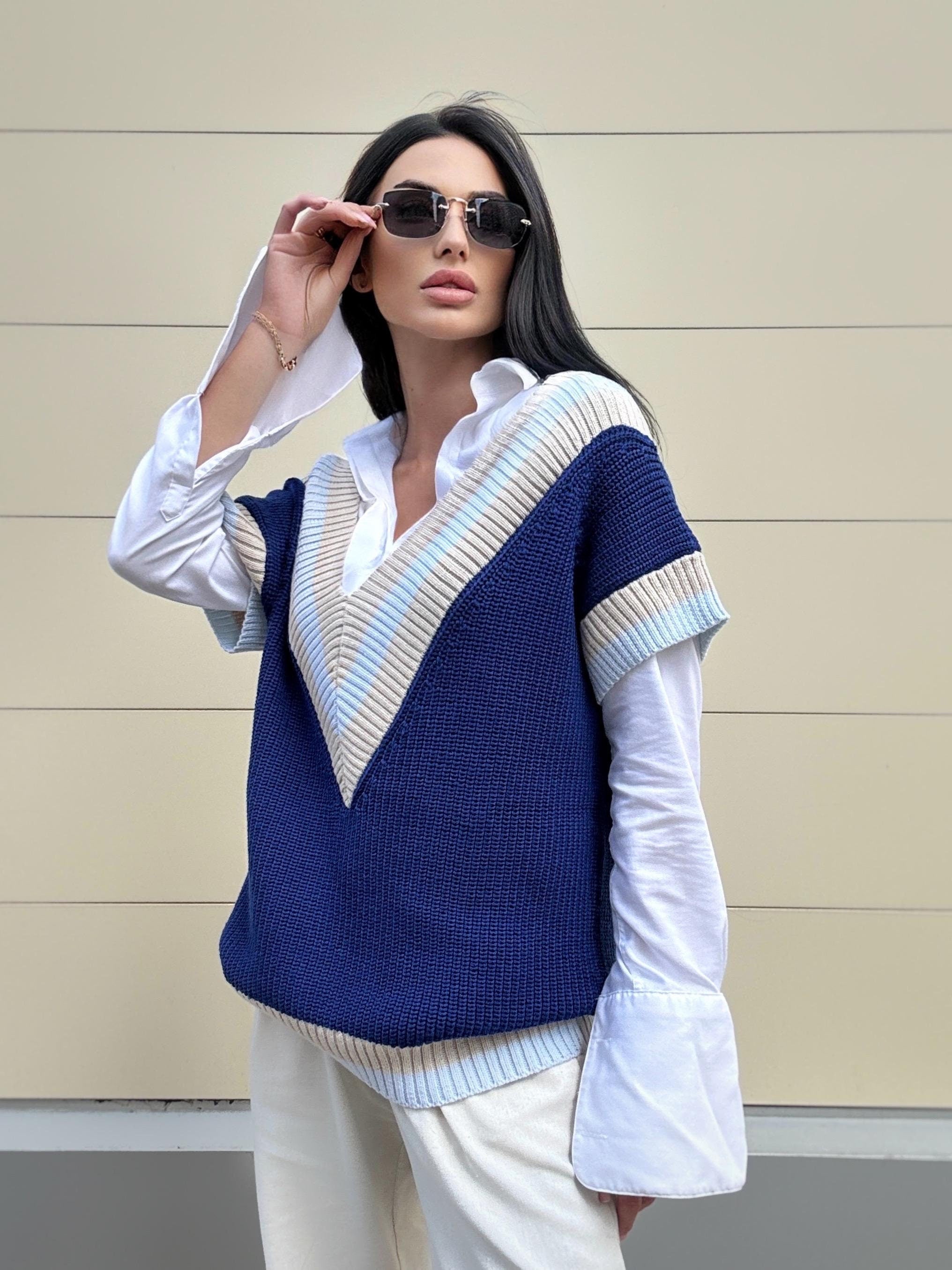 Cable knitted blue beige merino wool sweater vest womens Chunky V-Neck sweater Sleeveless vest Oversized sweater top Pullover Loose Sweater