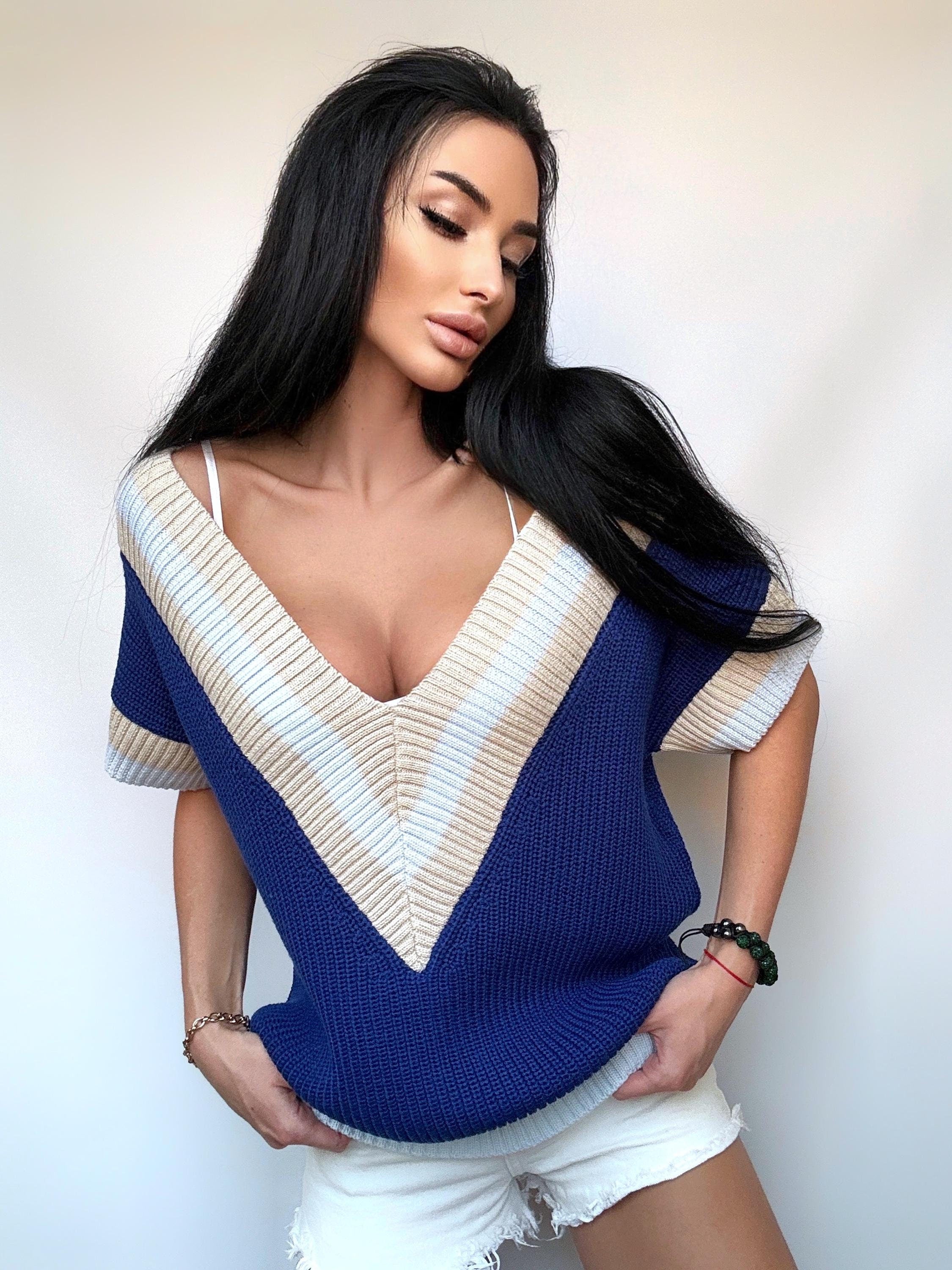 Cable knitted blue beige merino wool sweater vest womens Chunky V-Neck sweater Sleeveless vest Oversized sweater top Pullover Loose Sweater