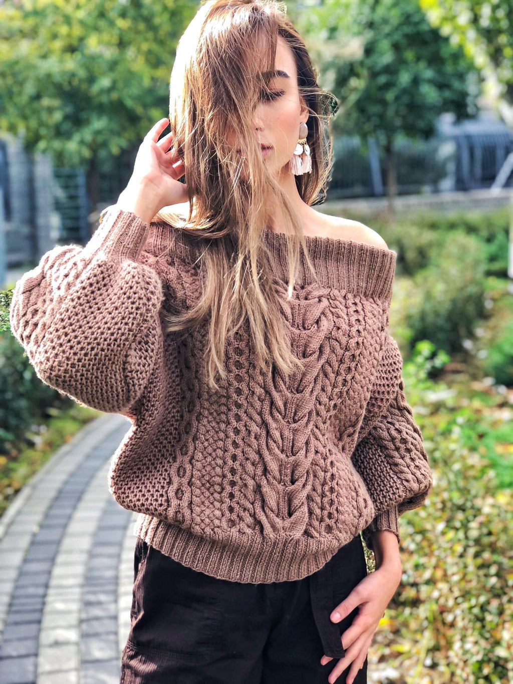 Cable knitedt off shoulders caramel sweater Womens Aran Sweater Beige Braids Chunky knit wool One shoulder Sweater Wide collar Brown jumper