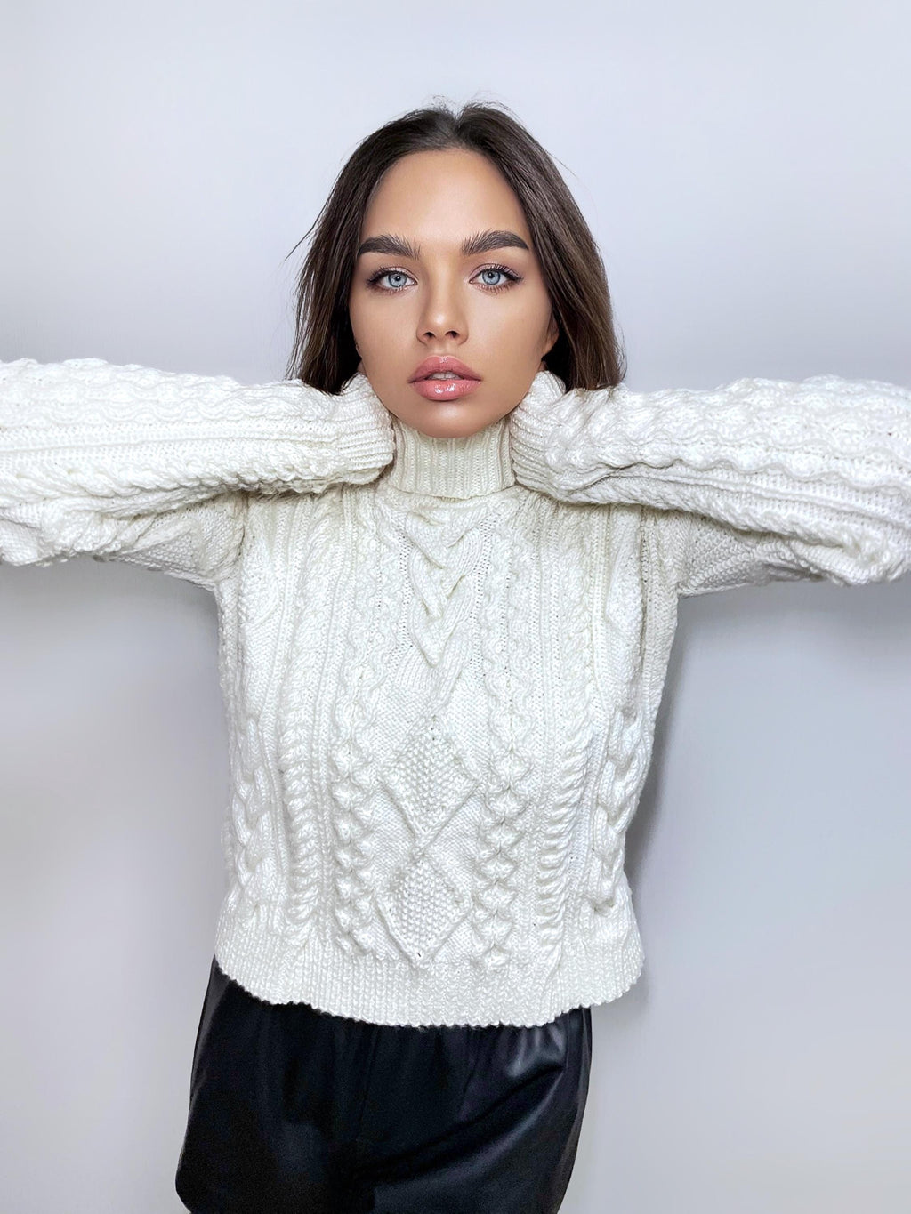 Hand knit white sweater Chunky knit turtleneck pullover Oversize cozy sweater Women cable knit sweater White Pastel crop sweater