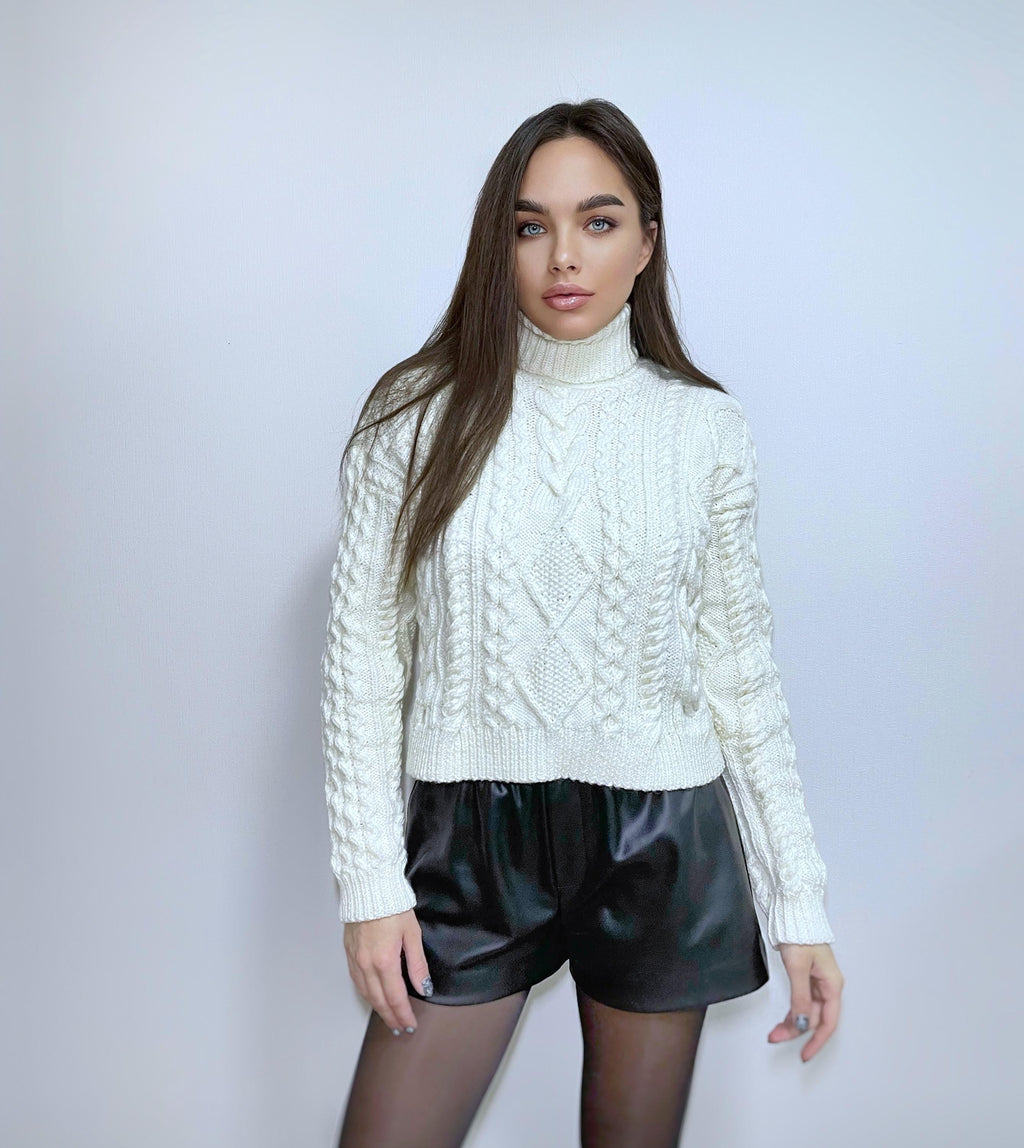 Hand knit white sweater Chunky knit turtleneck pullover Oversize cozy sweater Women cable knit sweater White Pastel crop sweater