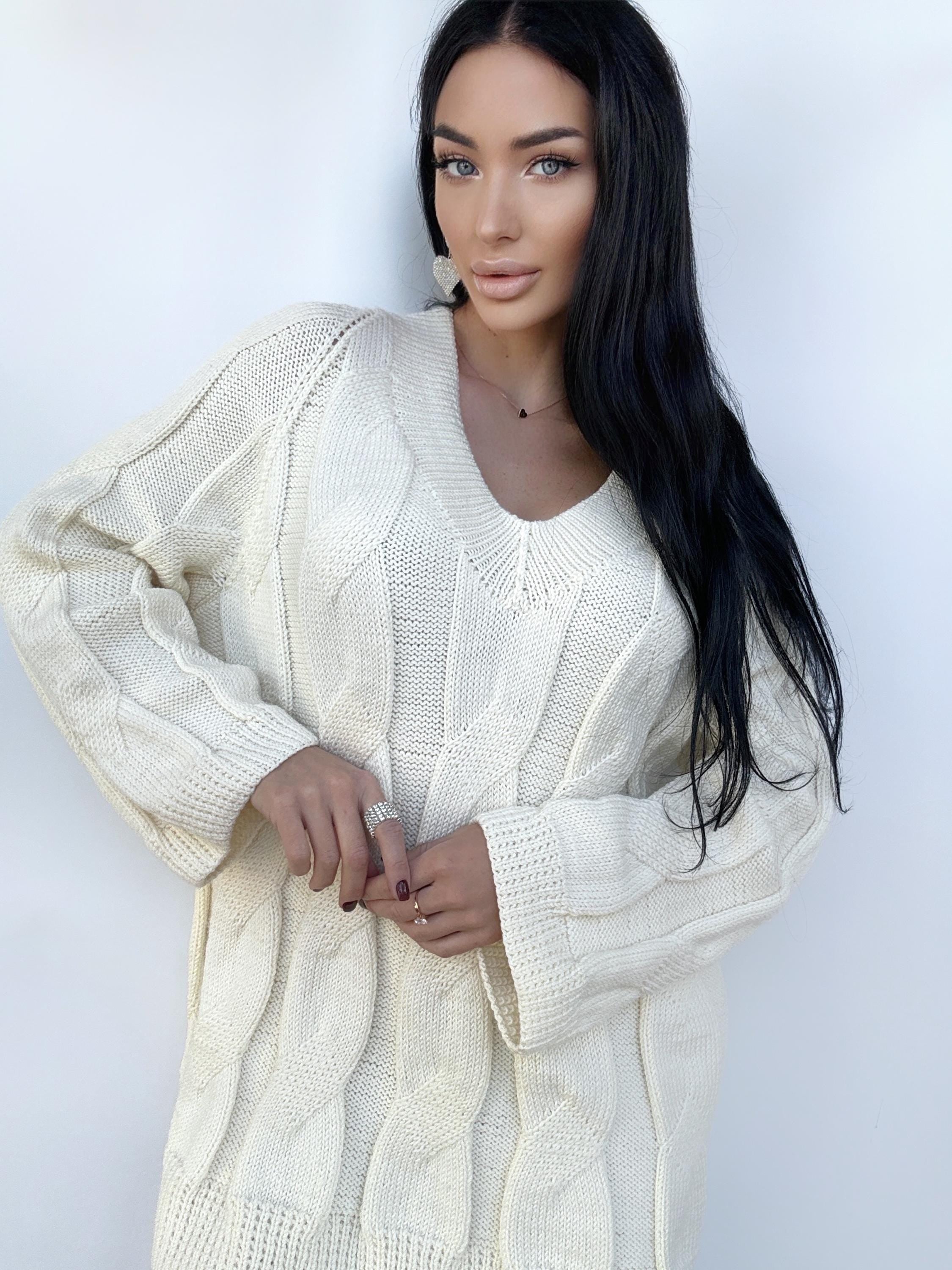 Merino wool wool cable knit oversize pastel milk white beige sweater dress women Off white wool pullover V -collar Chunky knit loose sweater