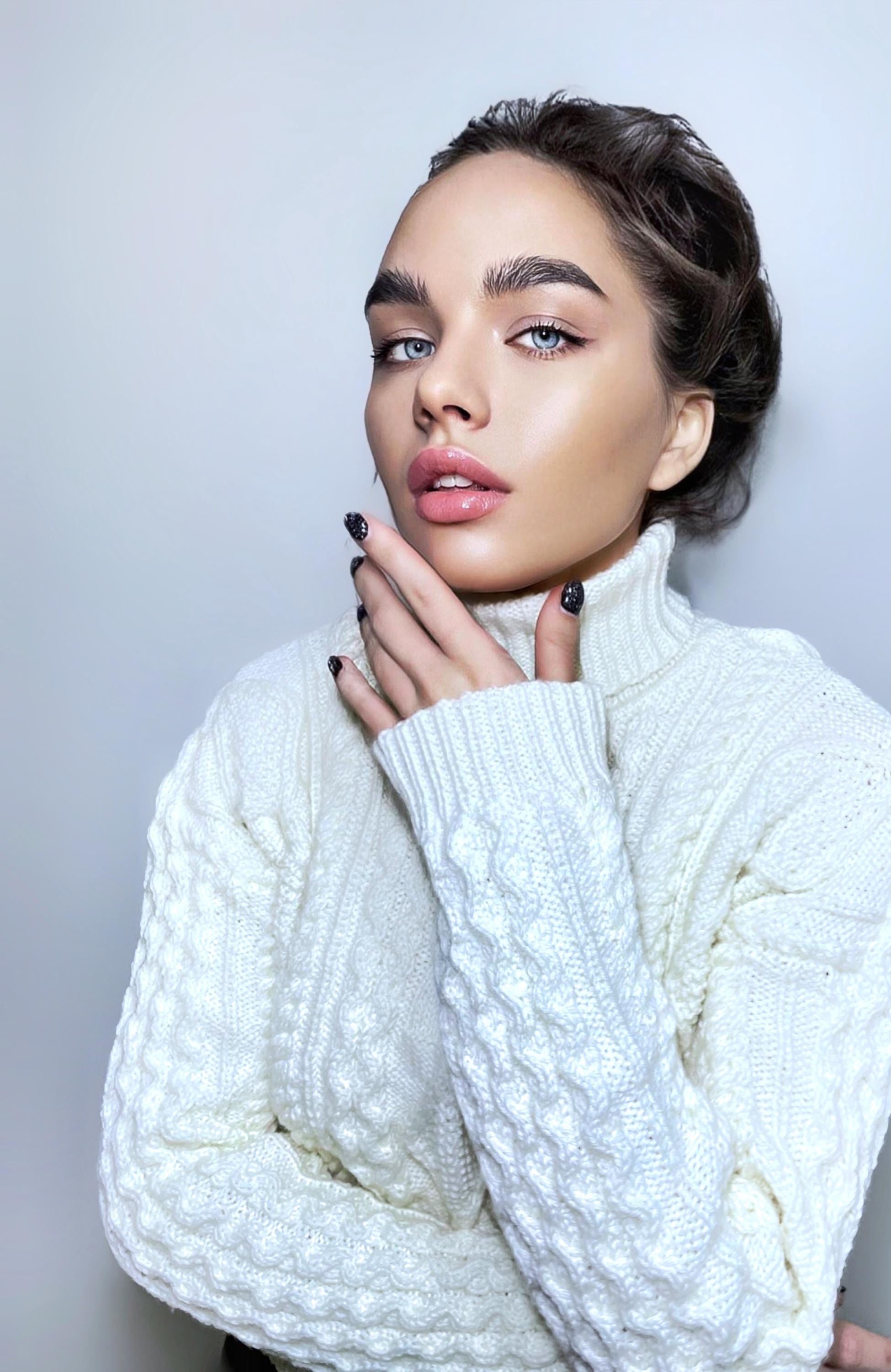 Hand knit sweater Chunky knit turtleneck pullover Oversize cozy sweater Women cable knit sweater White Pastel crop sweater