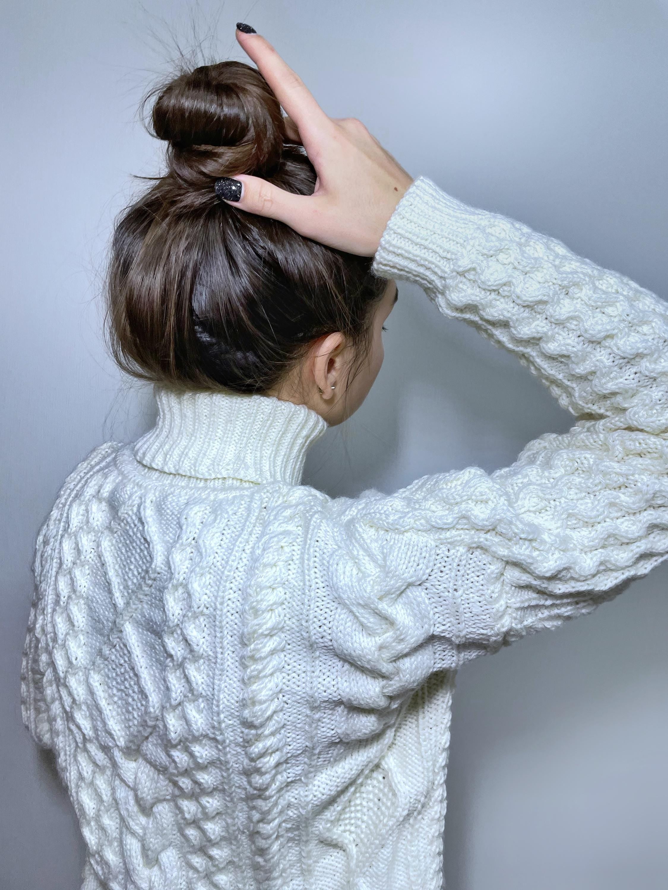 Hand knit sweater Chunky knit turtleneck pullover Oversize cozy sweater Women cable knit sweater White Pastel crop sweater