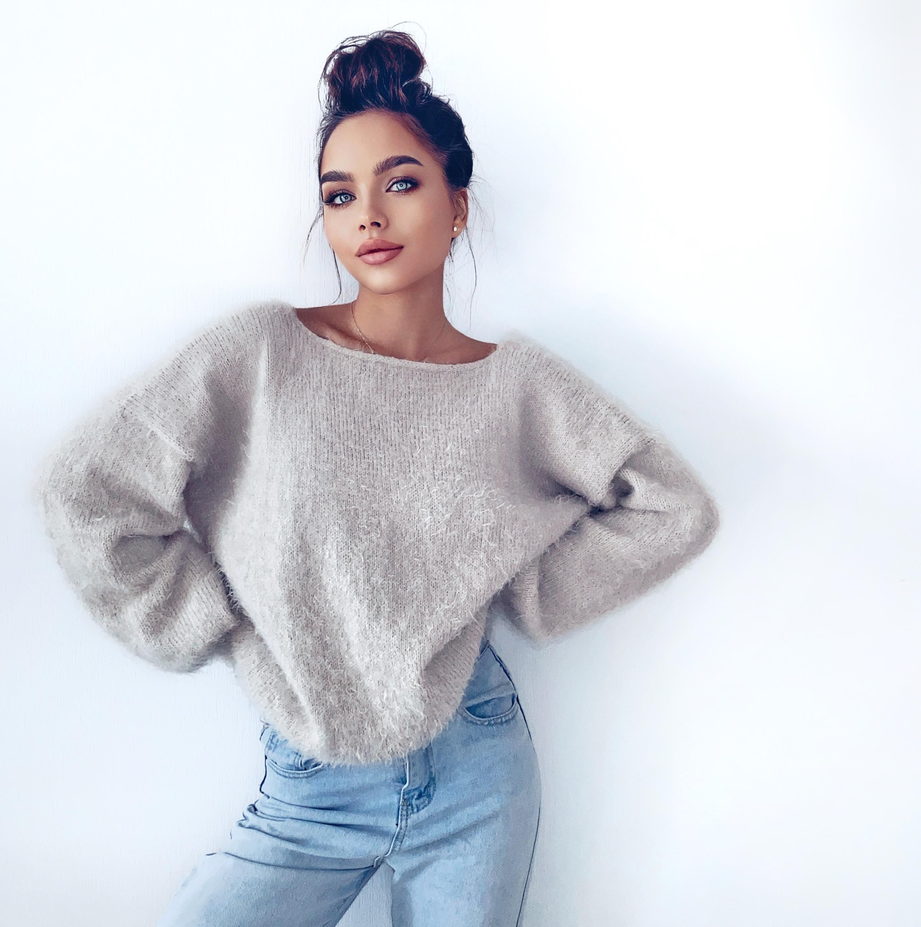 Beige soft fluffy wool-free sweater Hand knit body friendly sweater Open back Deep neckline Fluffy pullover Loose fit V-neck angora wool