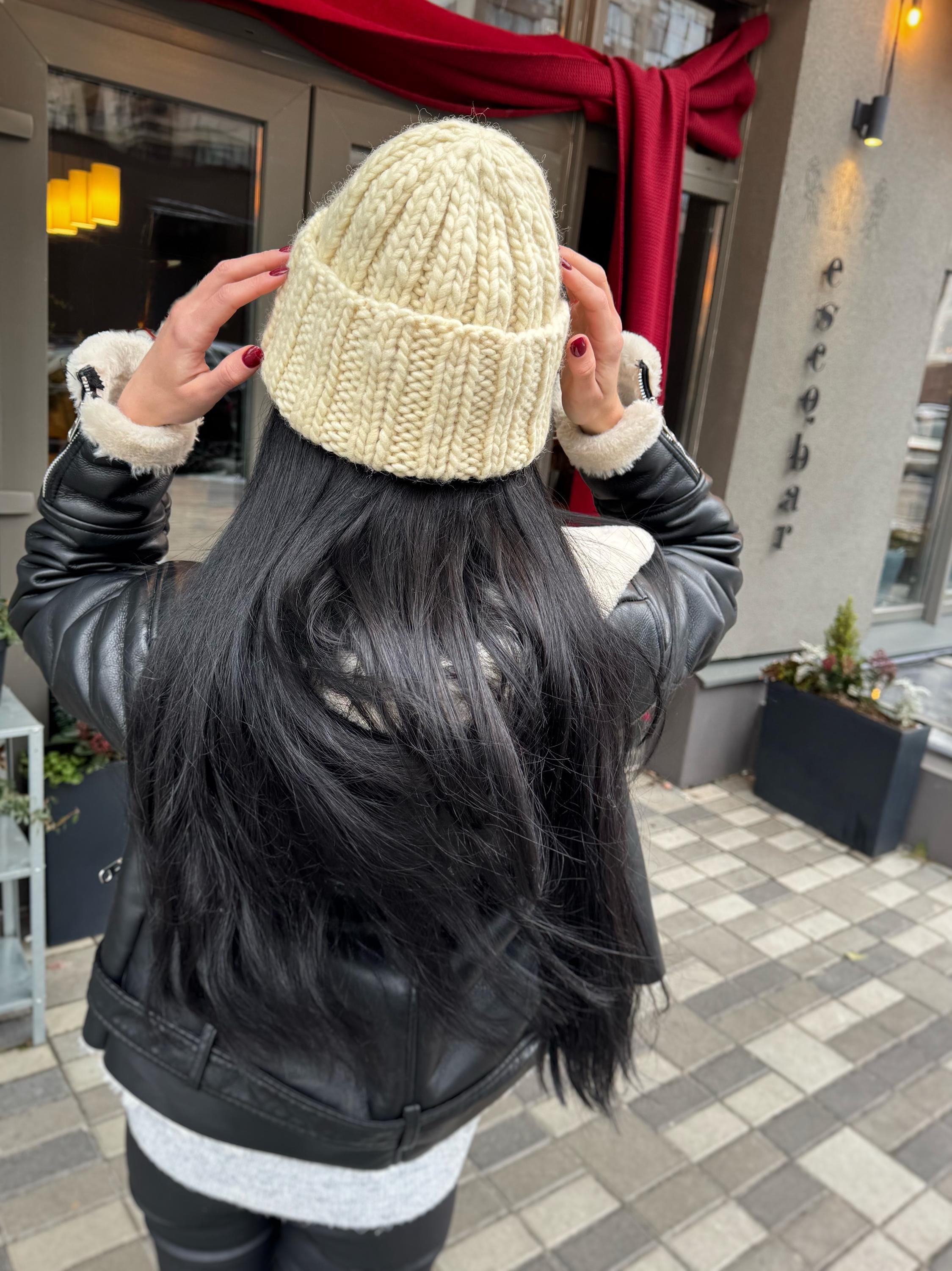 Chunky knit hat Super Chunky Beanie Winter knit hat Big warm winter knitted hat Milk White Beige Pastel knit hand hat Chunky knit beanie