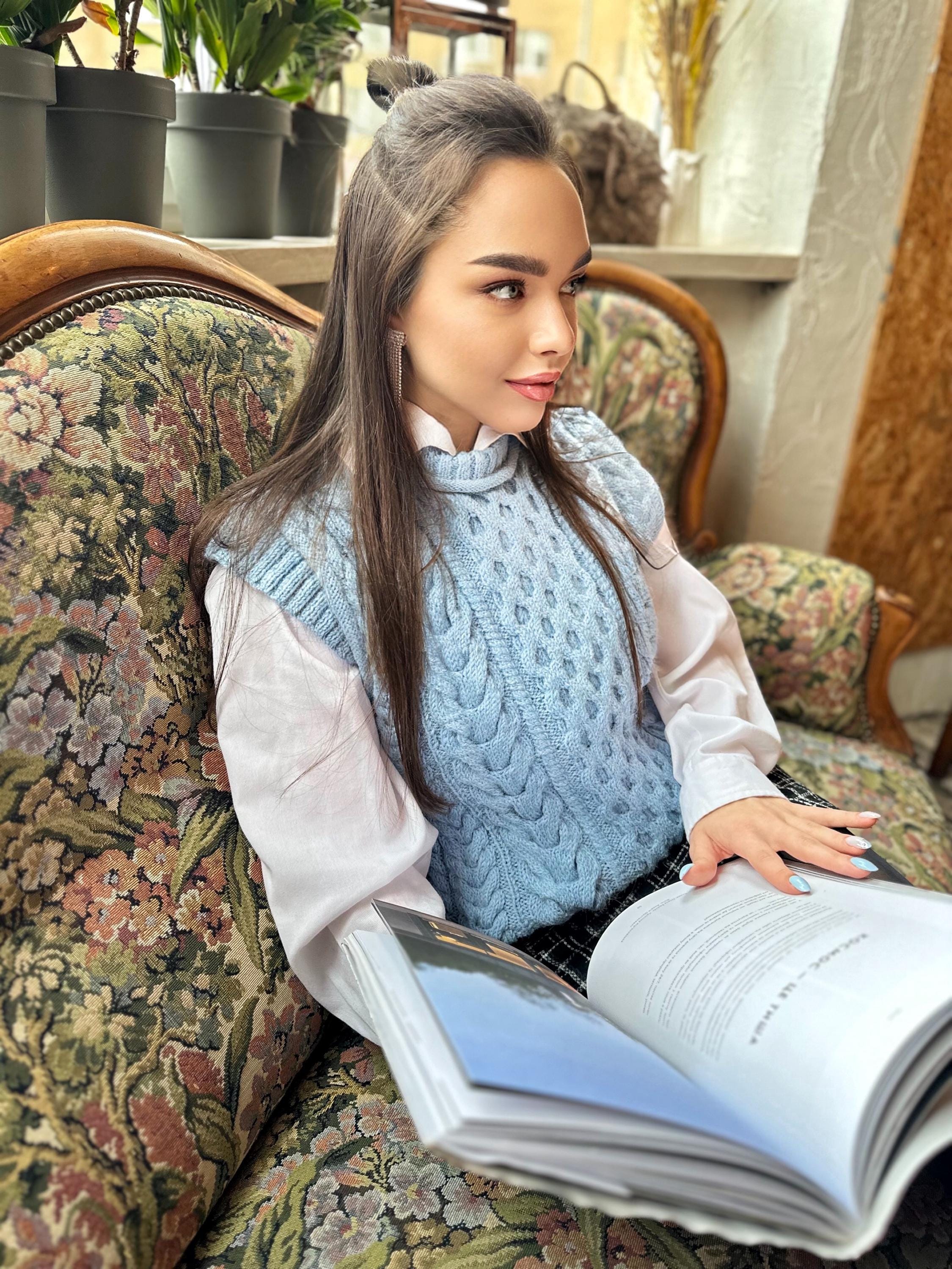 Knit alpaca wool sweater vest Chunky blue hand knit Sweater vest women Cable knit sweater office clothing Sleeveless Crew neck knit vest