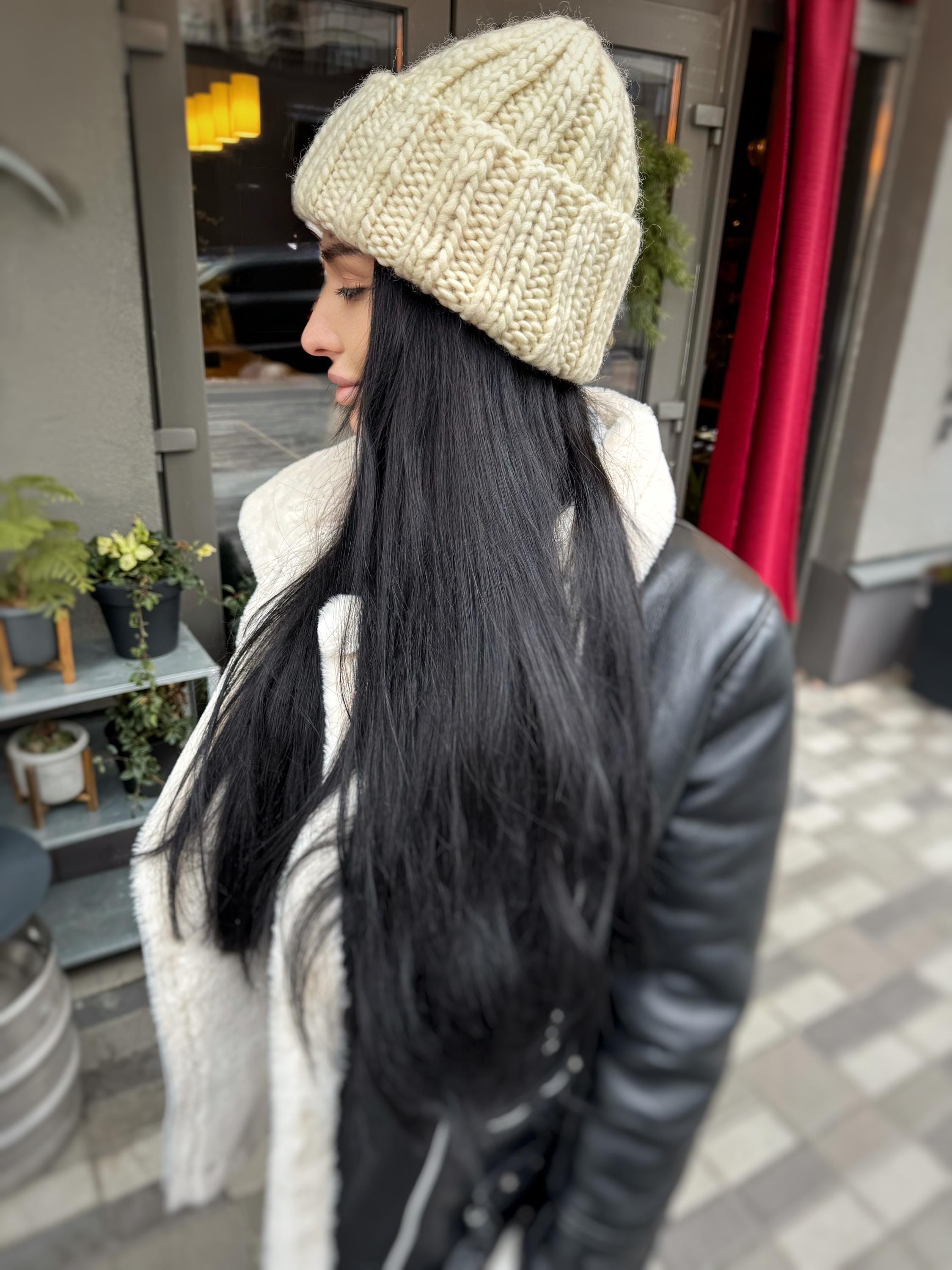 Chunky knit hat Super Chunky Beanie Winter knit hat Big warm winter knitted hat Milk White Beige Pastel knit hand hat Chunky knit beanie