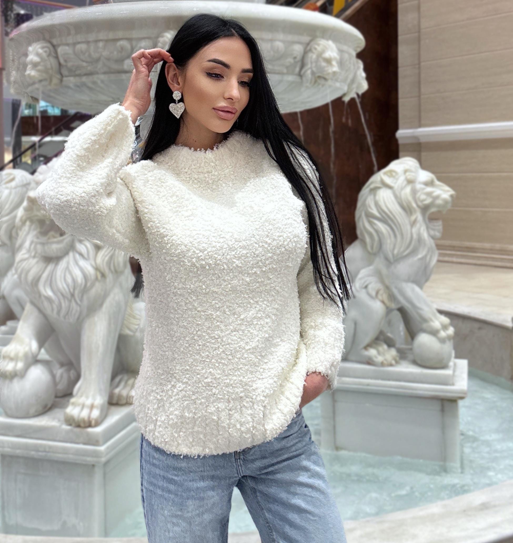 Hand knit White Milky Pastel bulky curly wool sweater women Cable knitting Loose knit pullover Round collar Chunky knit sweater