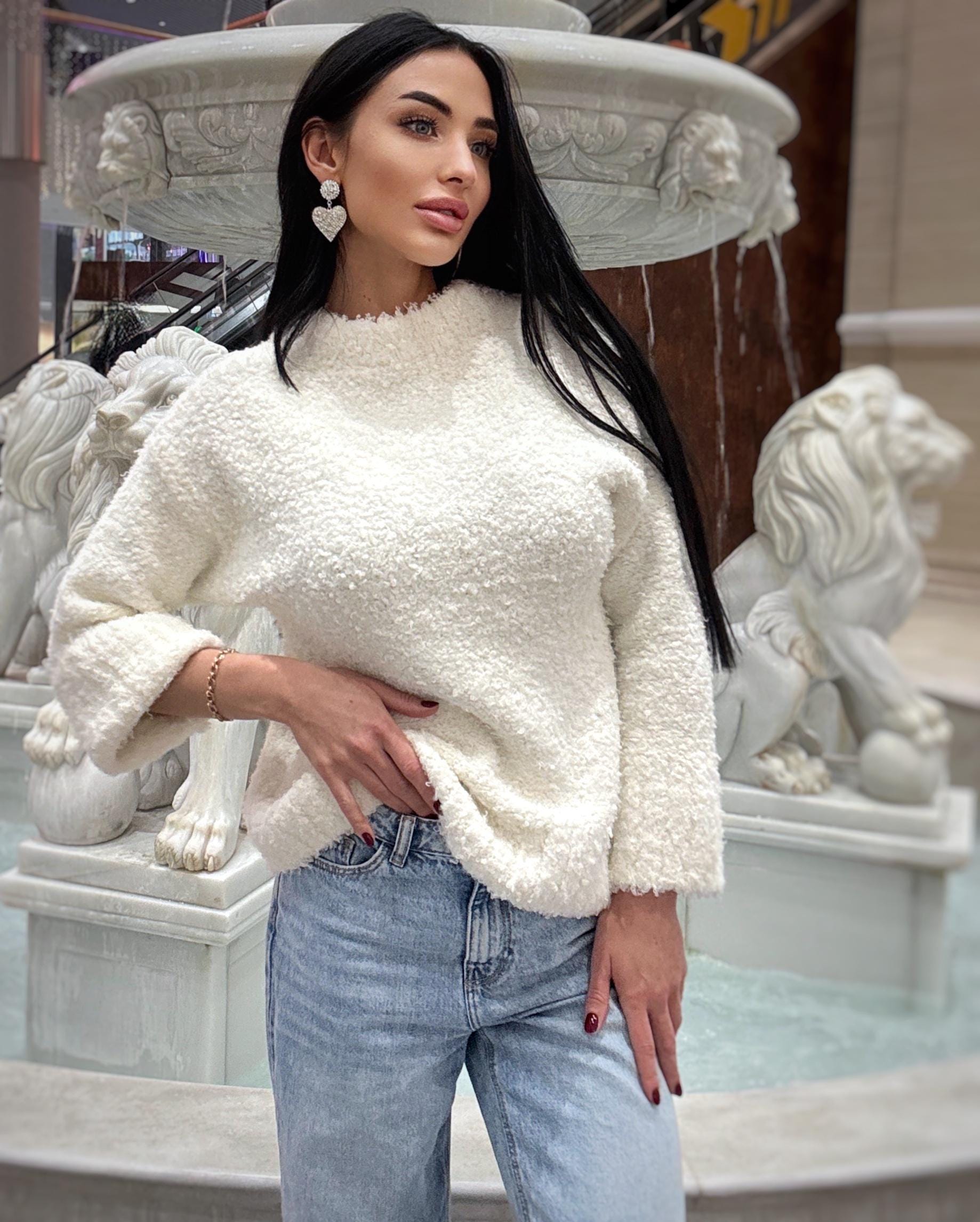 Hand knit White Milky Pastel bulky curly wool sweater women Cable knitting Loose knit pullover Round collar Chunky knit sweater