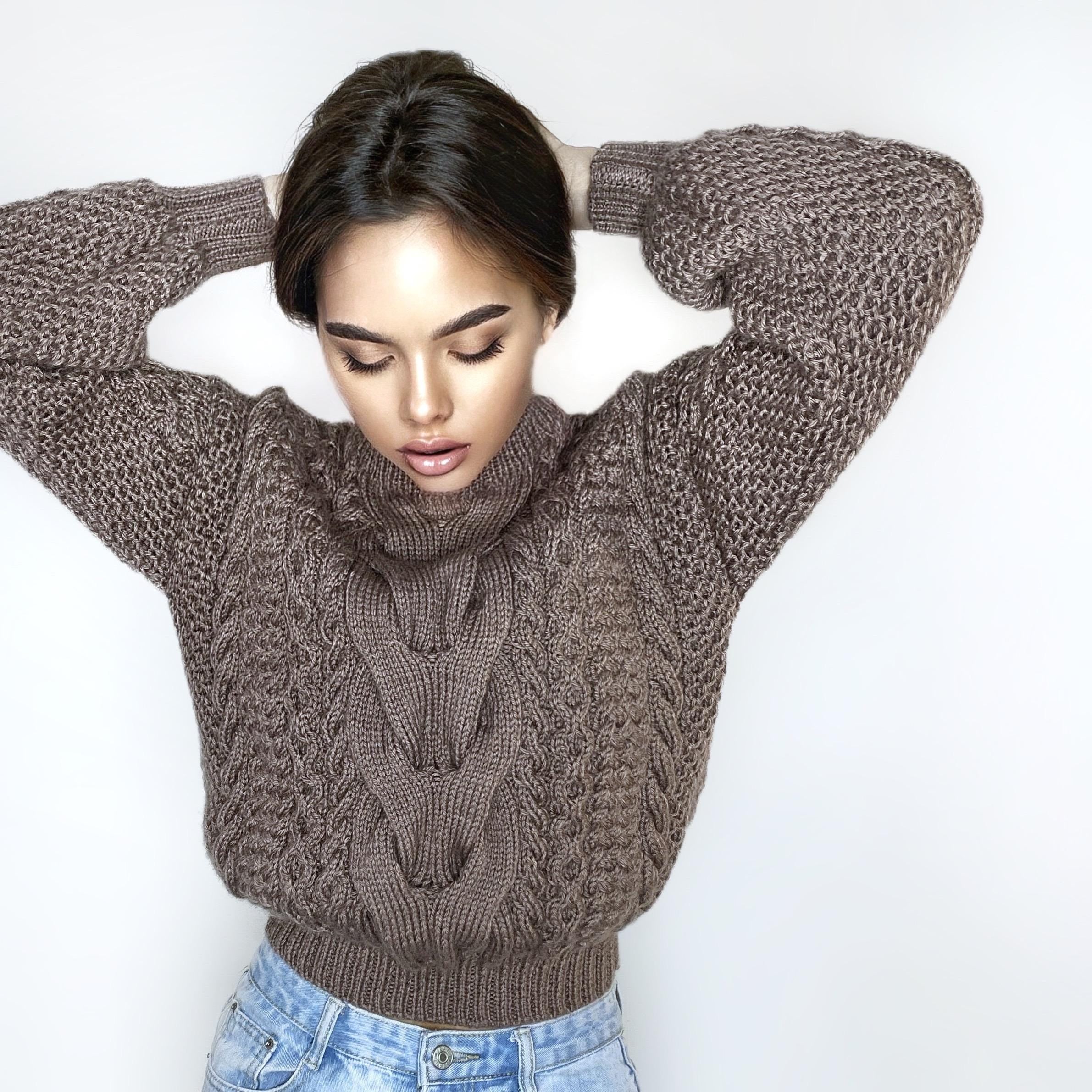 Hand knit Light brown Beige Pastel soft wool sweater for women Three-quarter sleeve Chunky merino wool oversize sweater Cable knit pullover