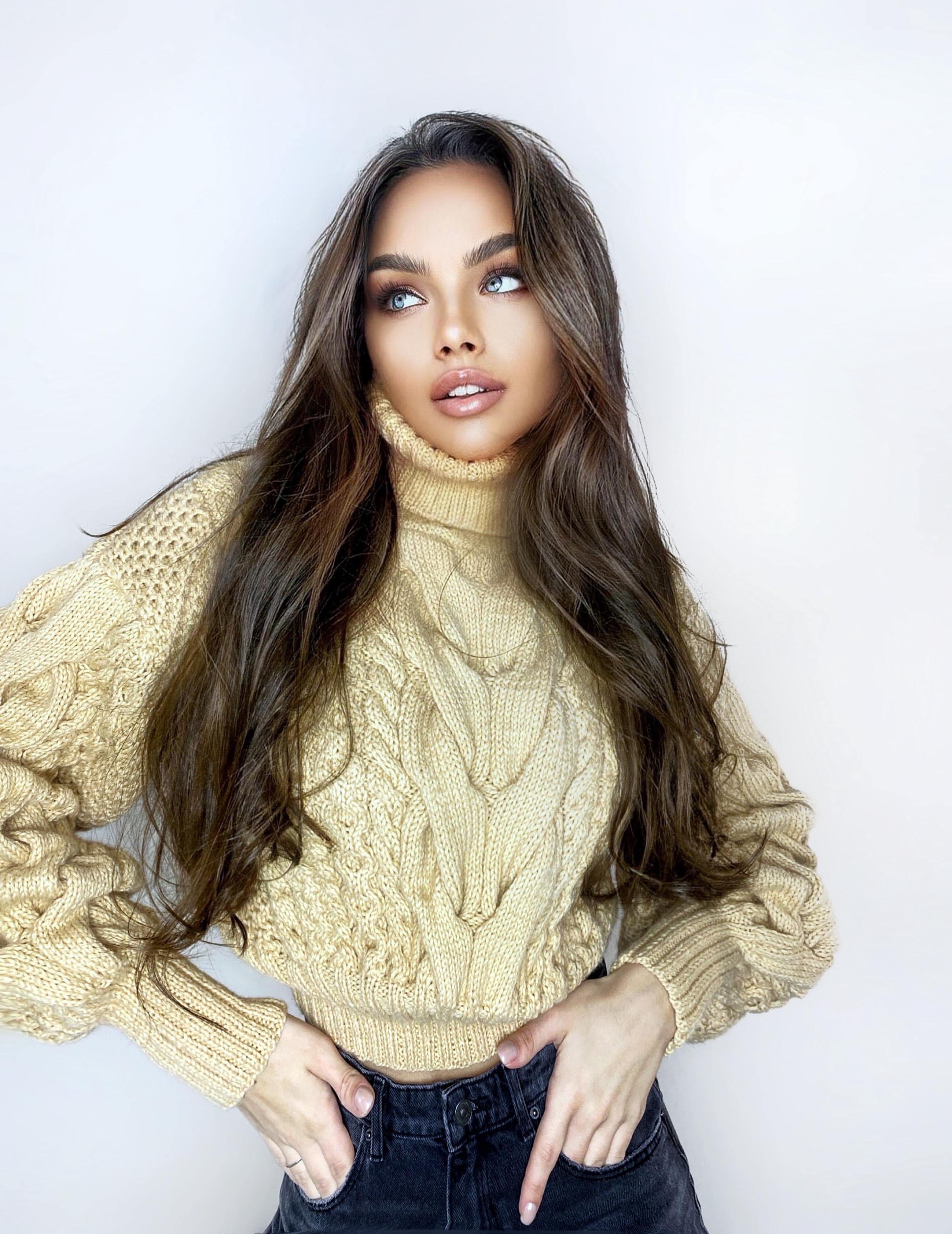 Chunky crop hand knitted Pastel light beige sweater Knit Turtleneck Oversized Pullover Women's Cable knit Jumper merino wool winter sweater