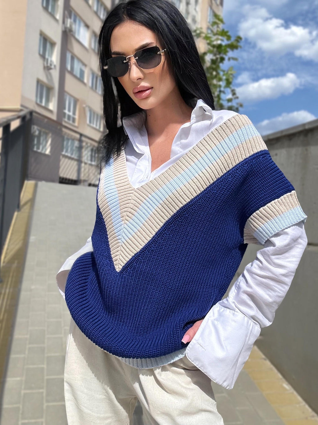 Cable knitted blue beige merino wool sweater vest womens Chunky V-Neck sweater Sleeveless vest Oversized sweater top Pullover Loose Sweater
