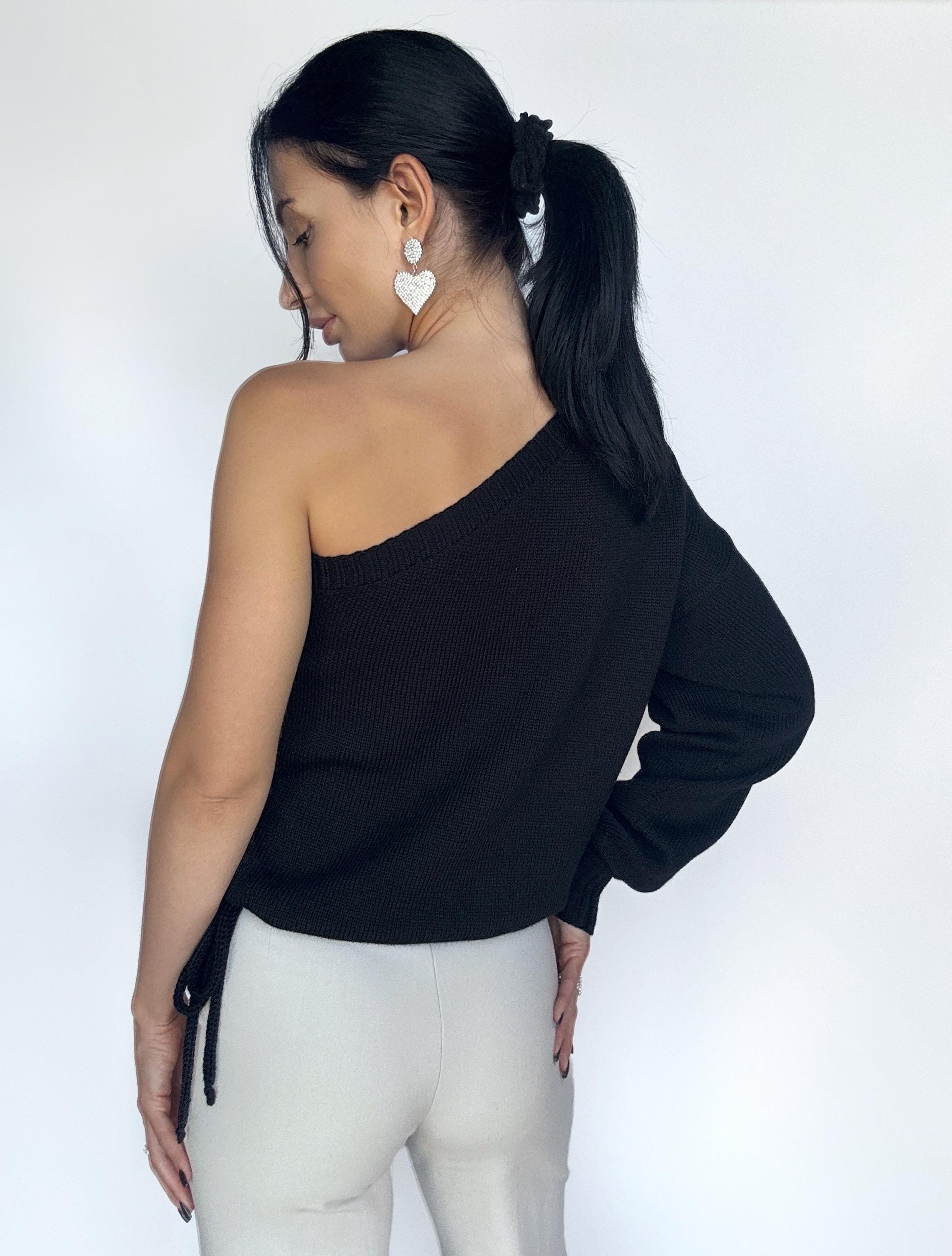 Knitted merino wool one sleeve one shoulde sweater for women’s off shoulder sweater Black crop wool pullover sweater top
