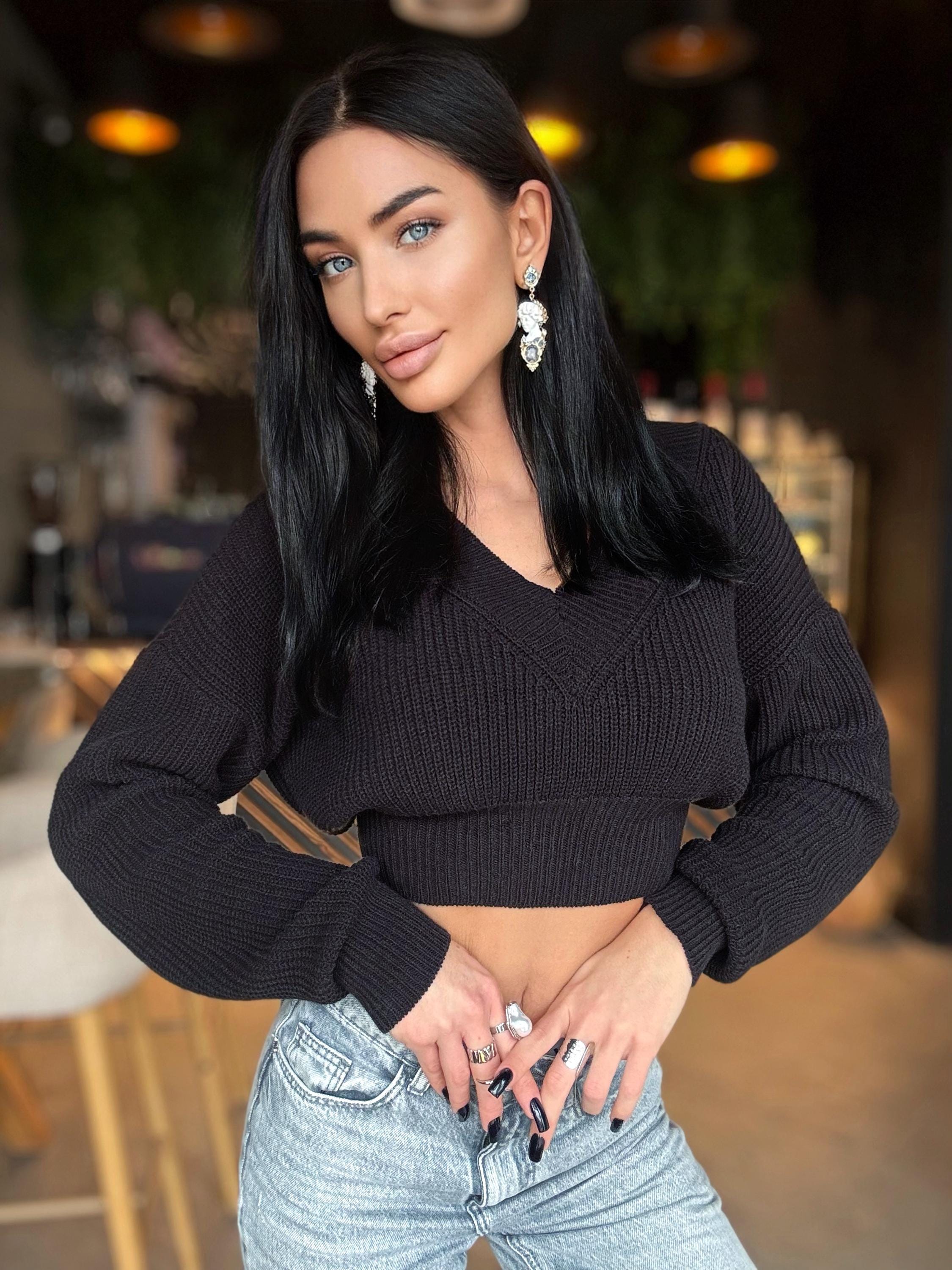 Organic cotton black sweater crop top Cable knit V collar cotton merino wool pullover women Chunky knit black fall oversize sweater V neck