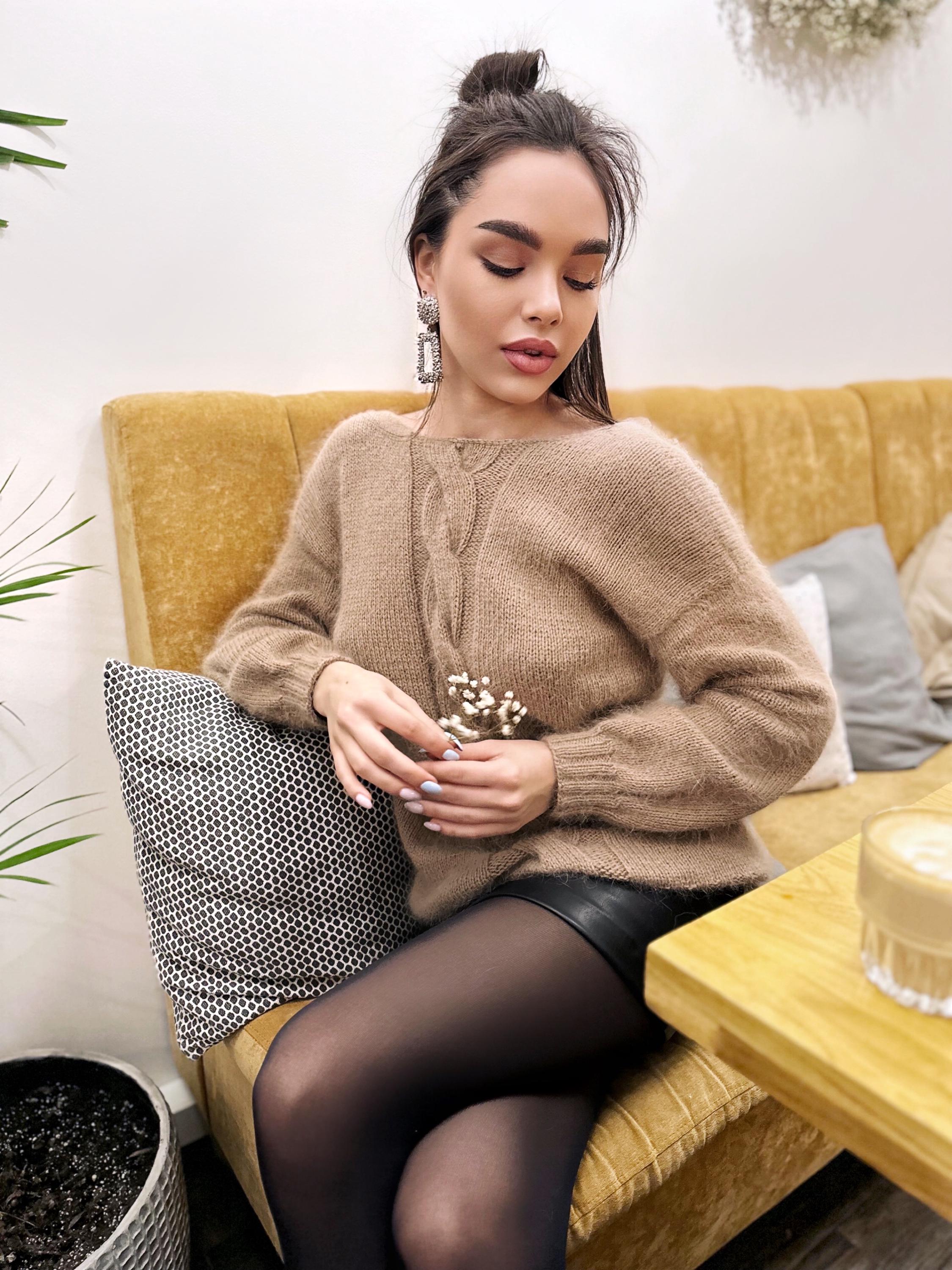 Hand knit angora wool beige V nek sweater Open back Deep neckline Pastel cozy fluffy angora pullover oversized Top long sleevs
