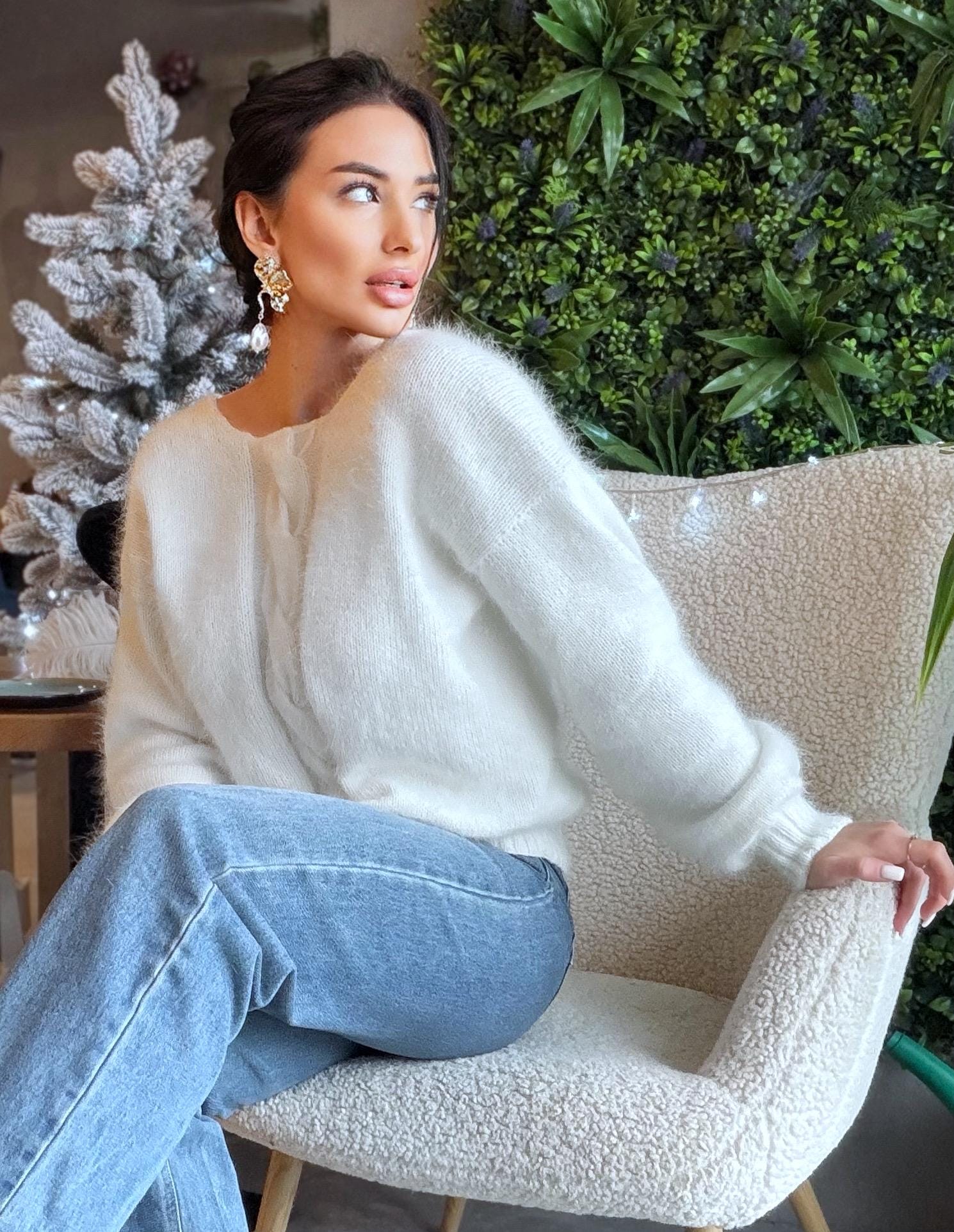 Angora wool double-sided white mil knit sweater V-neck Open back Deep neckline Knit fluffy angora pullover Loose fit oversized V-neck Top