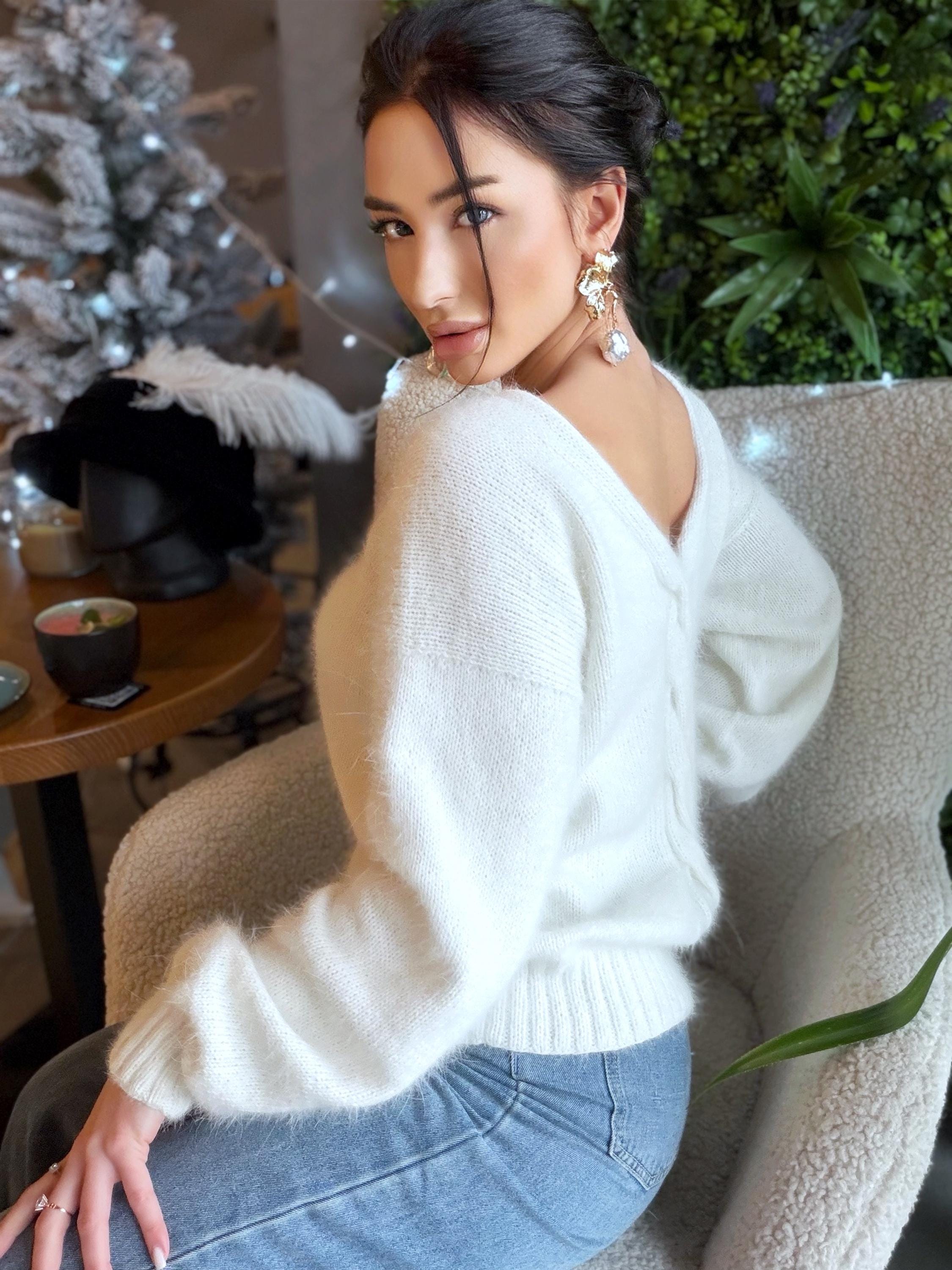 Angora wool double-sided white mil knit sweater V-neck Open back Deep neckline Knit fluffy angora pullover Loose fit oversized V-neck Top