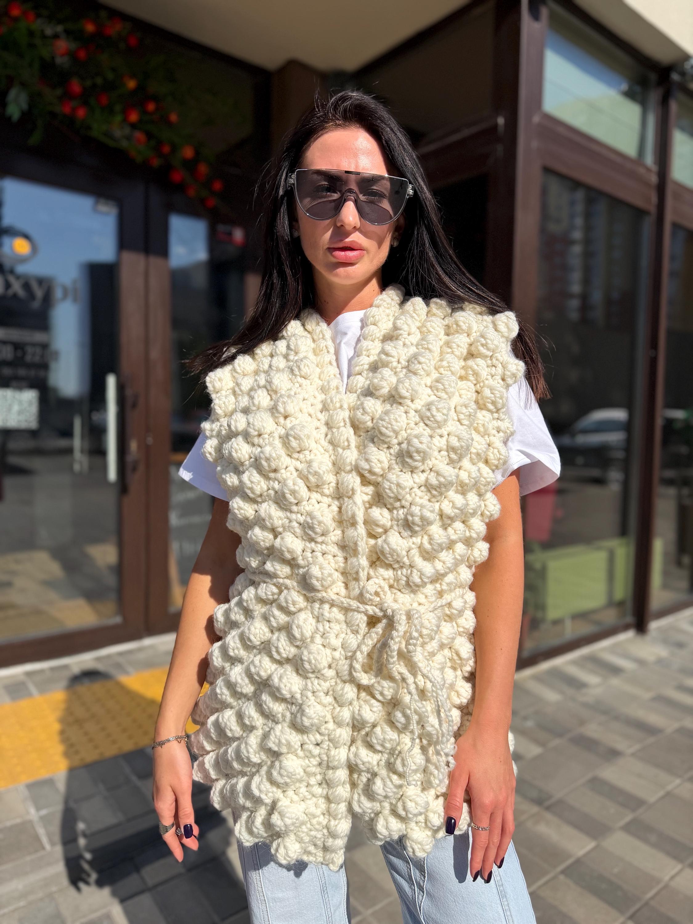 Crochet alpaca milk cream sweater vest «Popcorn» Chunki hand knit wool large long bubbles vest sleeveless with a knitted belt
