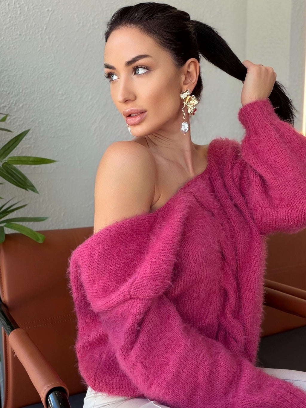 Fluffy fuchsia hand knit body friendly pink rouse open back sweater V - Deep neckline Knit emerald fluffy pullover Oversized V-neck