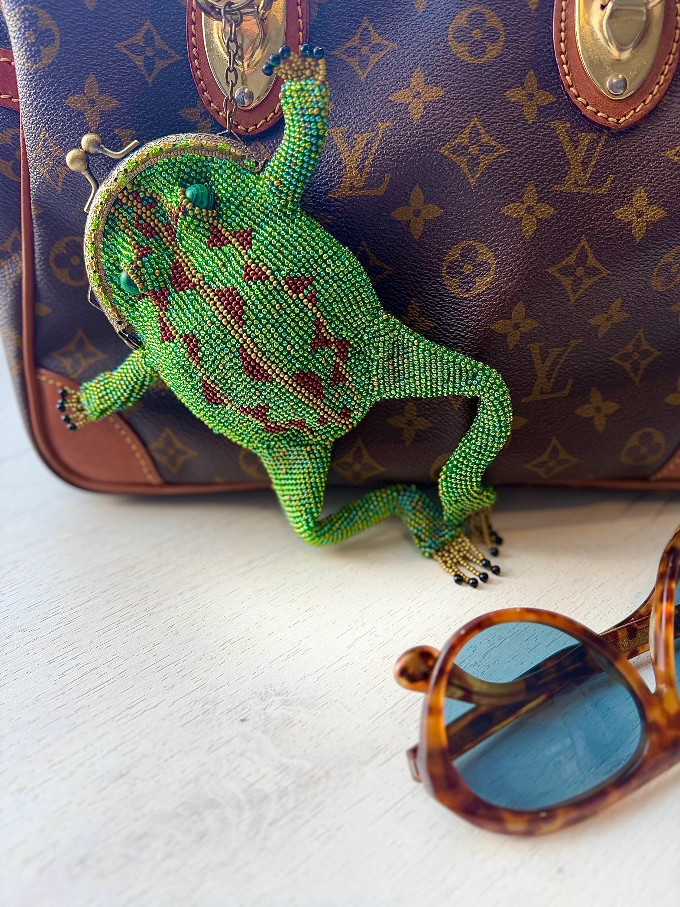 Crochet credit card keychain with beads woven green beads Large frog keychain for handbag Cute souvenir keychain Frog accessory Bag charm