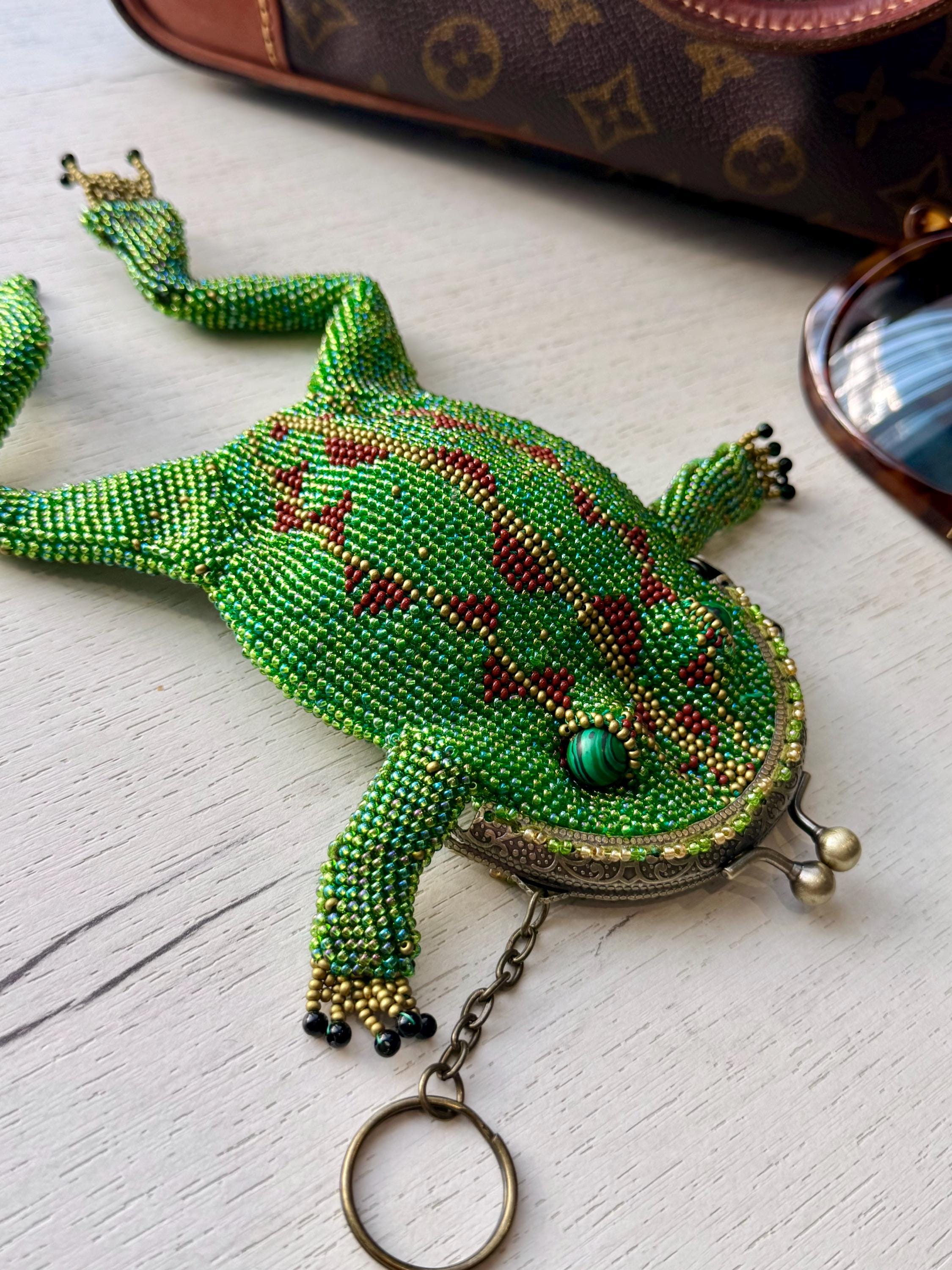 Crochet credit card keychain with beads woven green beads Large frog keychain for handbag Cute souvenir keychain Frog accessory Bag charm